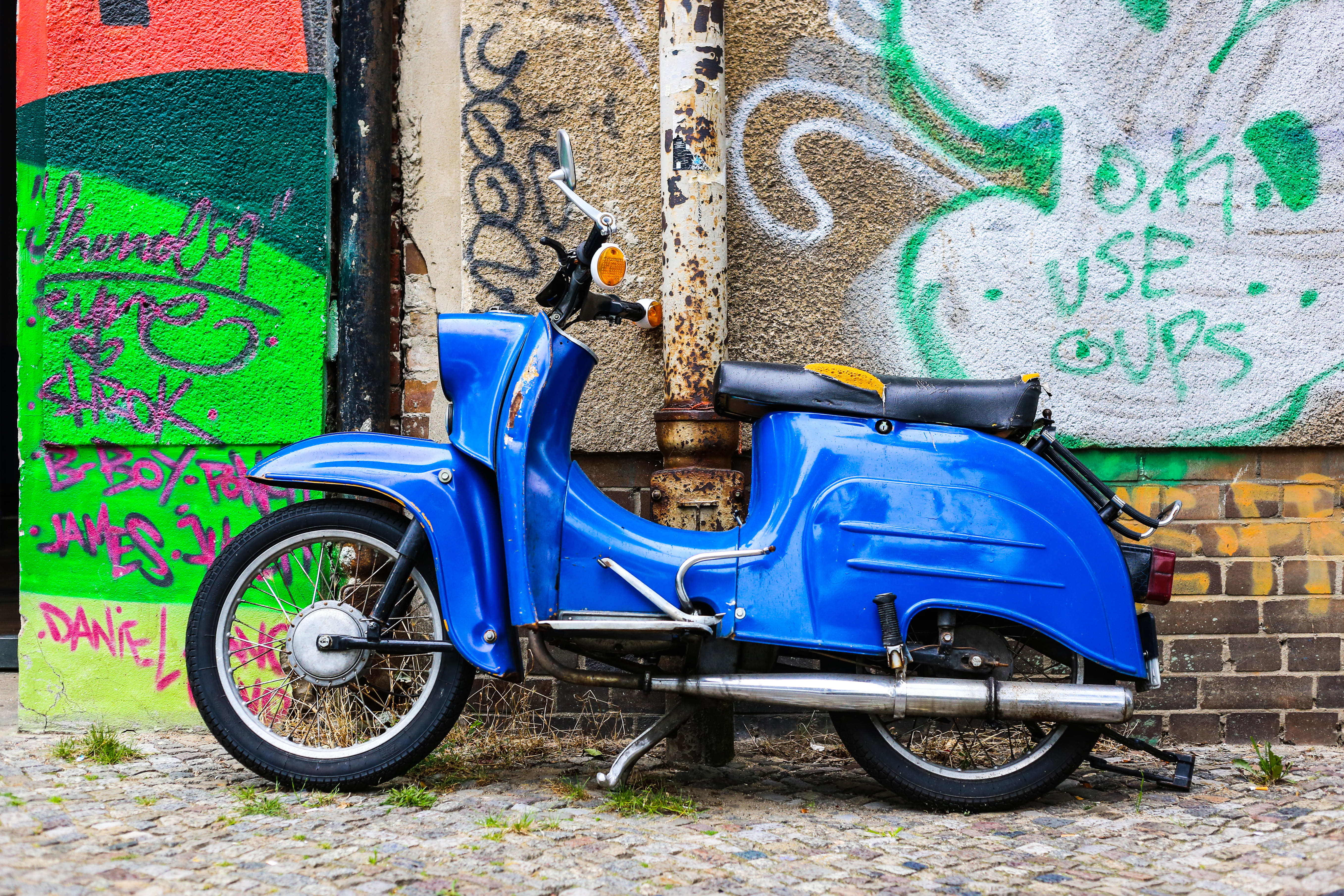 mode of transportation, street, travel, wall, scooter, oldfashioned, moped, building exterior, no people, wall - building feature, street art, creativity, HD Wallpaper