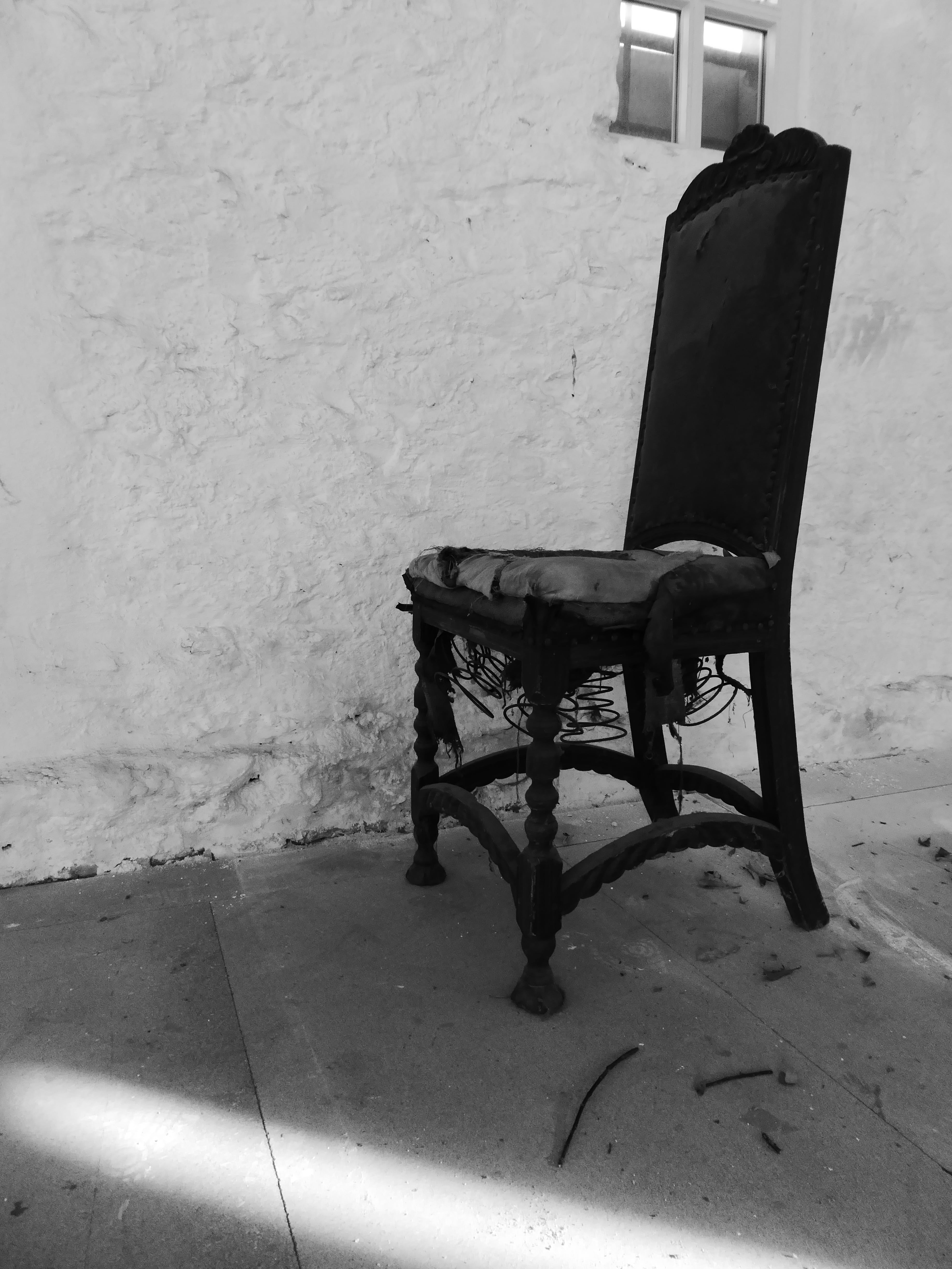 flooring, built structure, musical instrument, sunlight, furniture, building, empty, indoors, chair, historically, castle room, old, atmosphere, wall - building feature, Phone HD Wallpaper