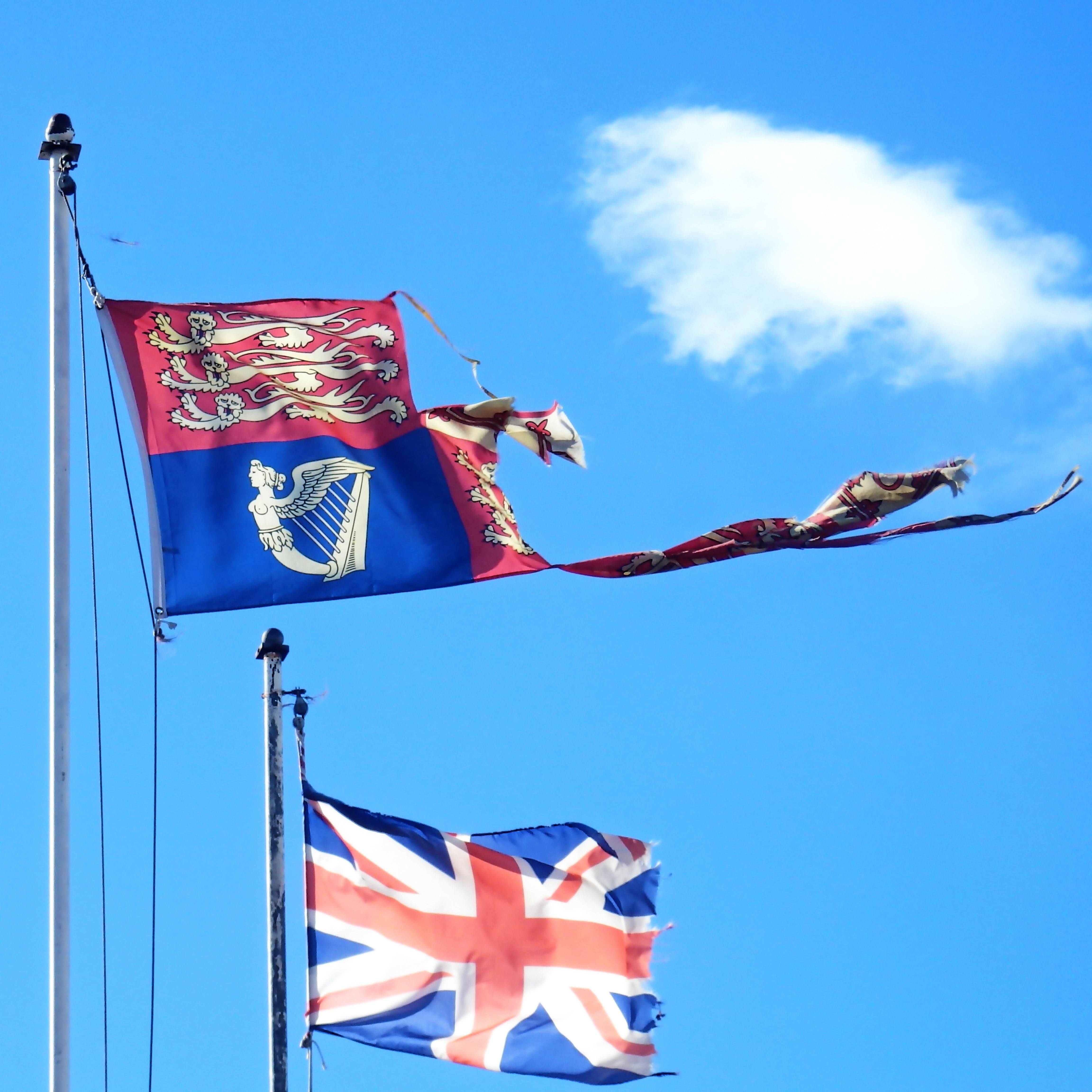 national, royal standard, international, environment, sky, fly, no people, shape, patriotic, agreement, jack, crisis, great, eu, tear, cooperation, frayed, Phone HD Wallpaper