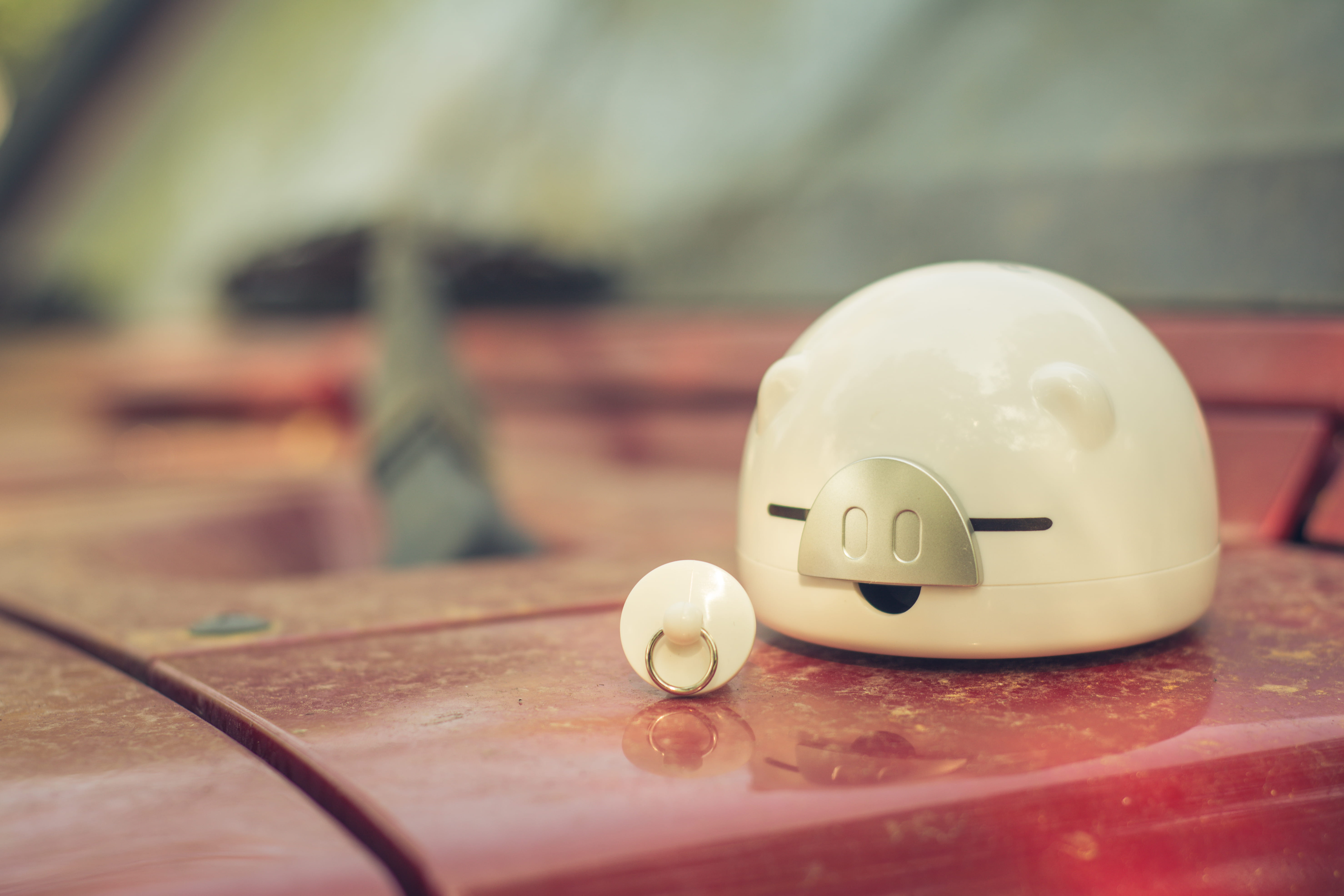 plastic, cable, shallow, selective focus, art, 5K, blur, indoors, wood, conceptual, wood - material, no people, reflection, piggy, headwear, bank, fuel and power generation, HD Wallpaper