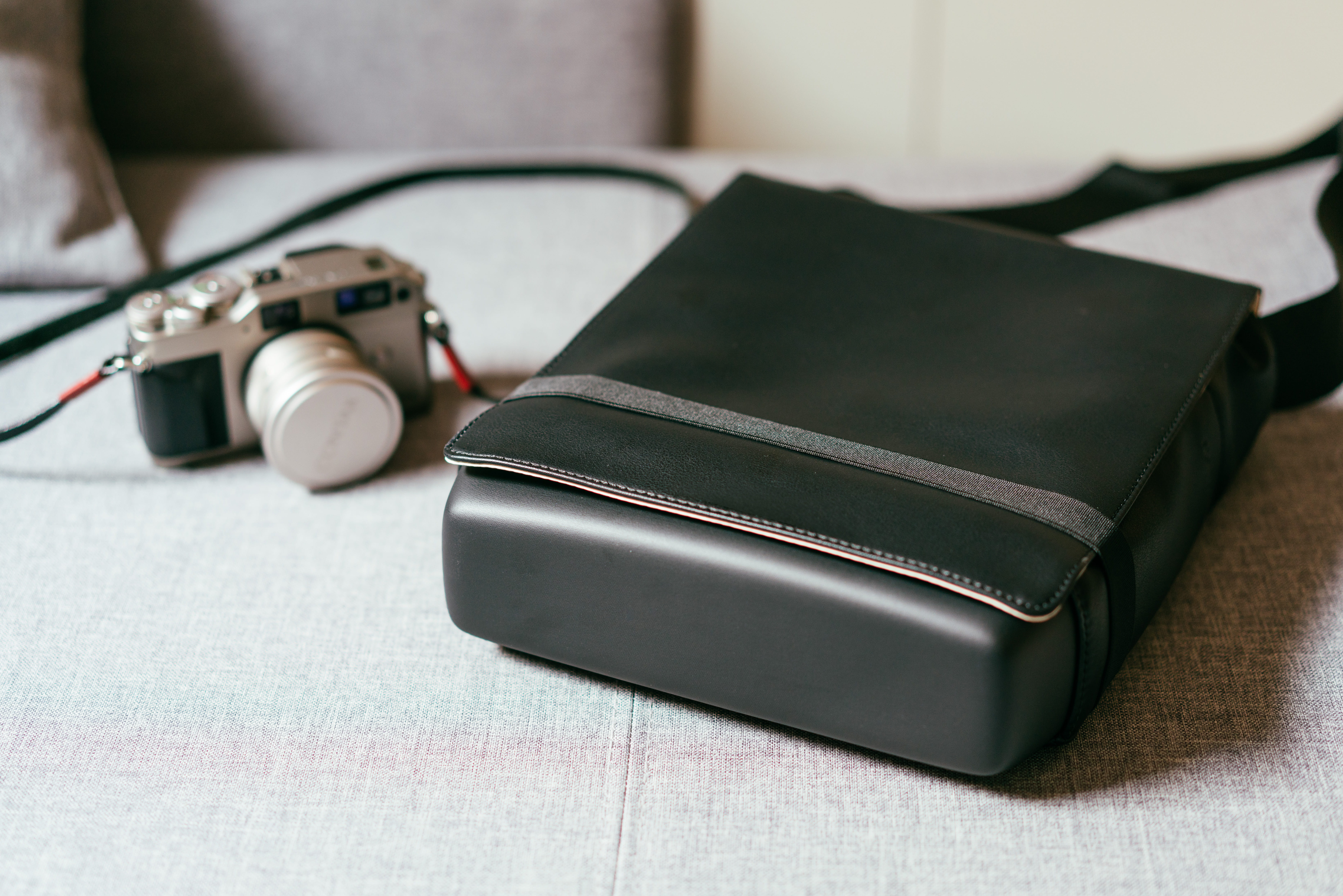 no people, titanium, furniture, computer mouse, still life, portable information device, communication, indoors, wireless technology, smart phone, connection, HD Wallpaper