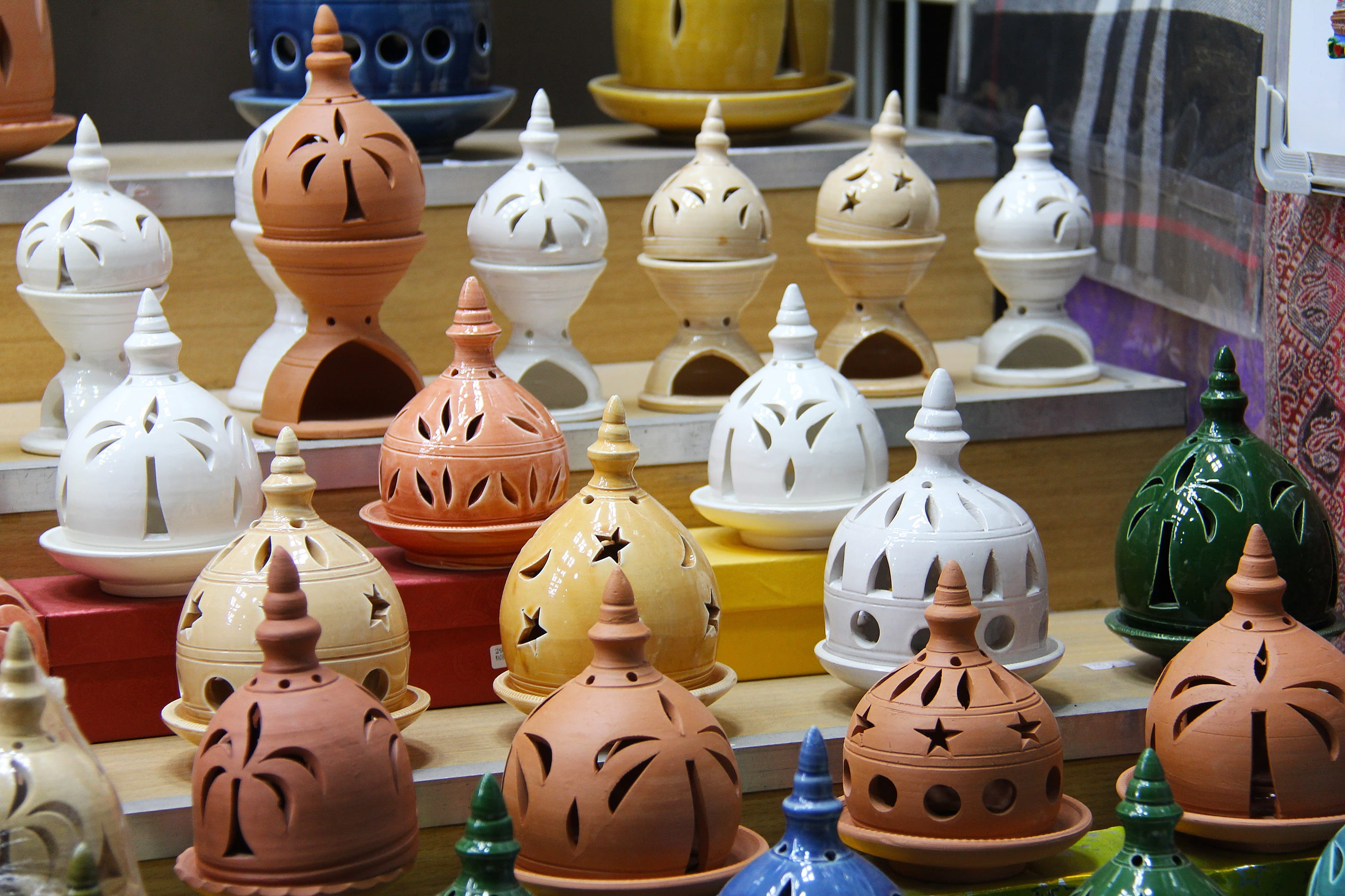 pottery, multi colored, oman, decoration, souq, souvenir, abundance, culture, clay, handmade, ceramic, day, small business, middle east, choice, craft, HD Wallpaper