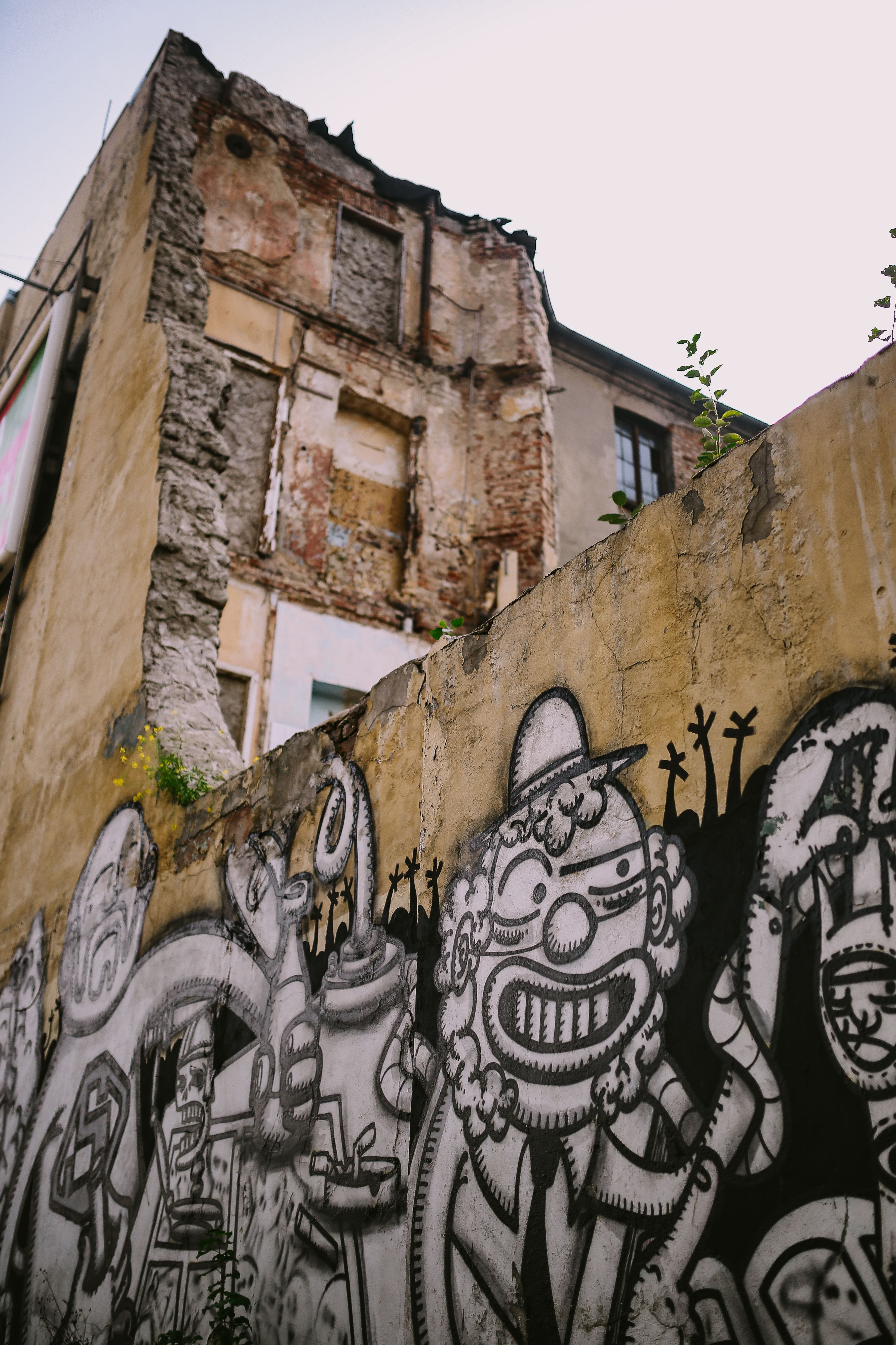 wall, mural, creativity, spray, religion, street art, the past, no people, history, male likeness, day, building, city, building exterior, human representation, Phone HD Wallpaper