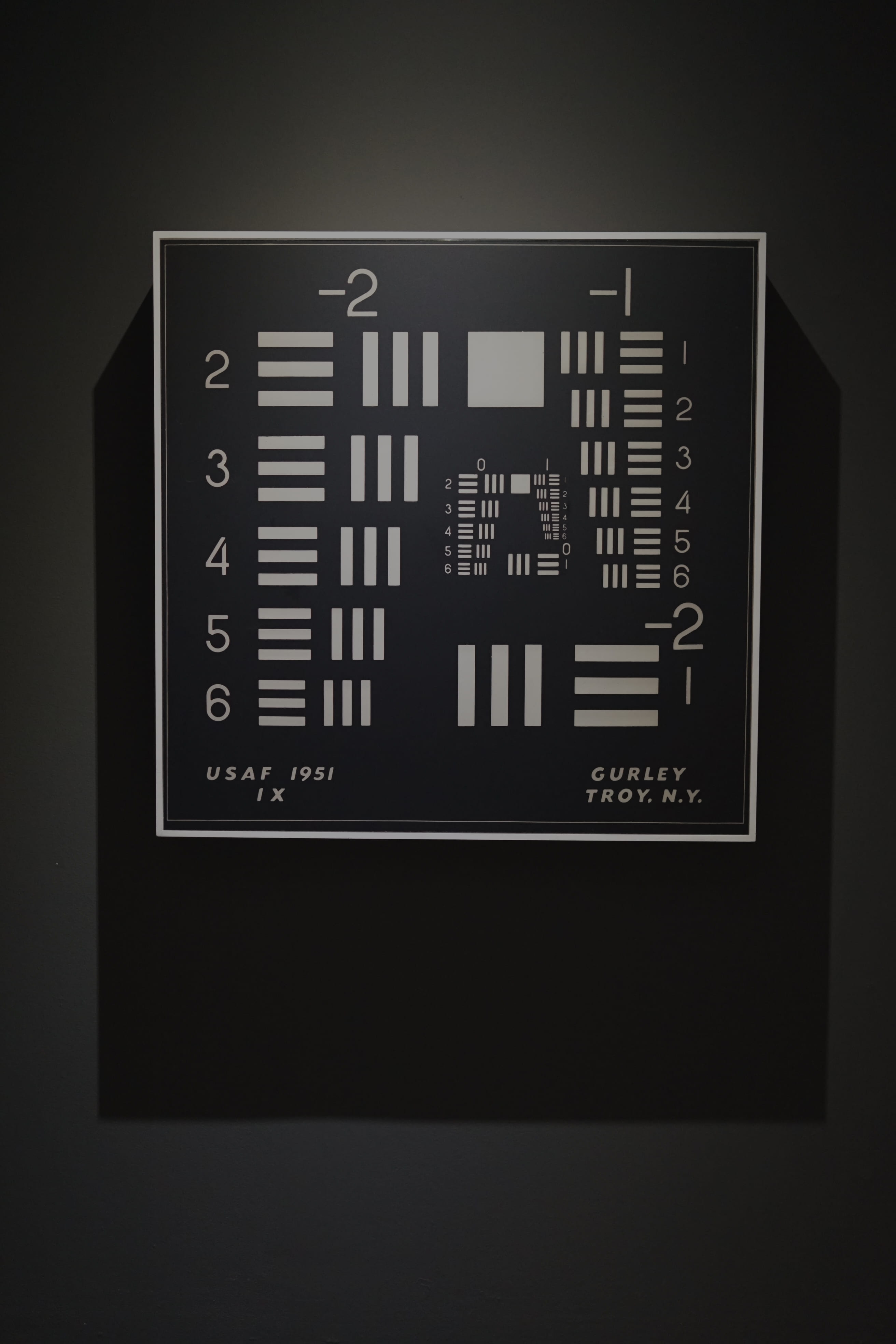 connection, dark, line, studio shot, white, black, black background, close-up, number, indoors, curley, single object, pattern, gurley, no people, black color, Phone HD Wallpaper