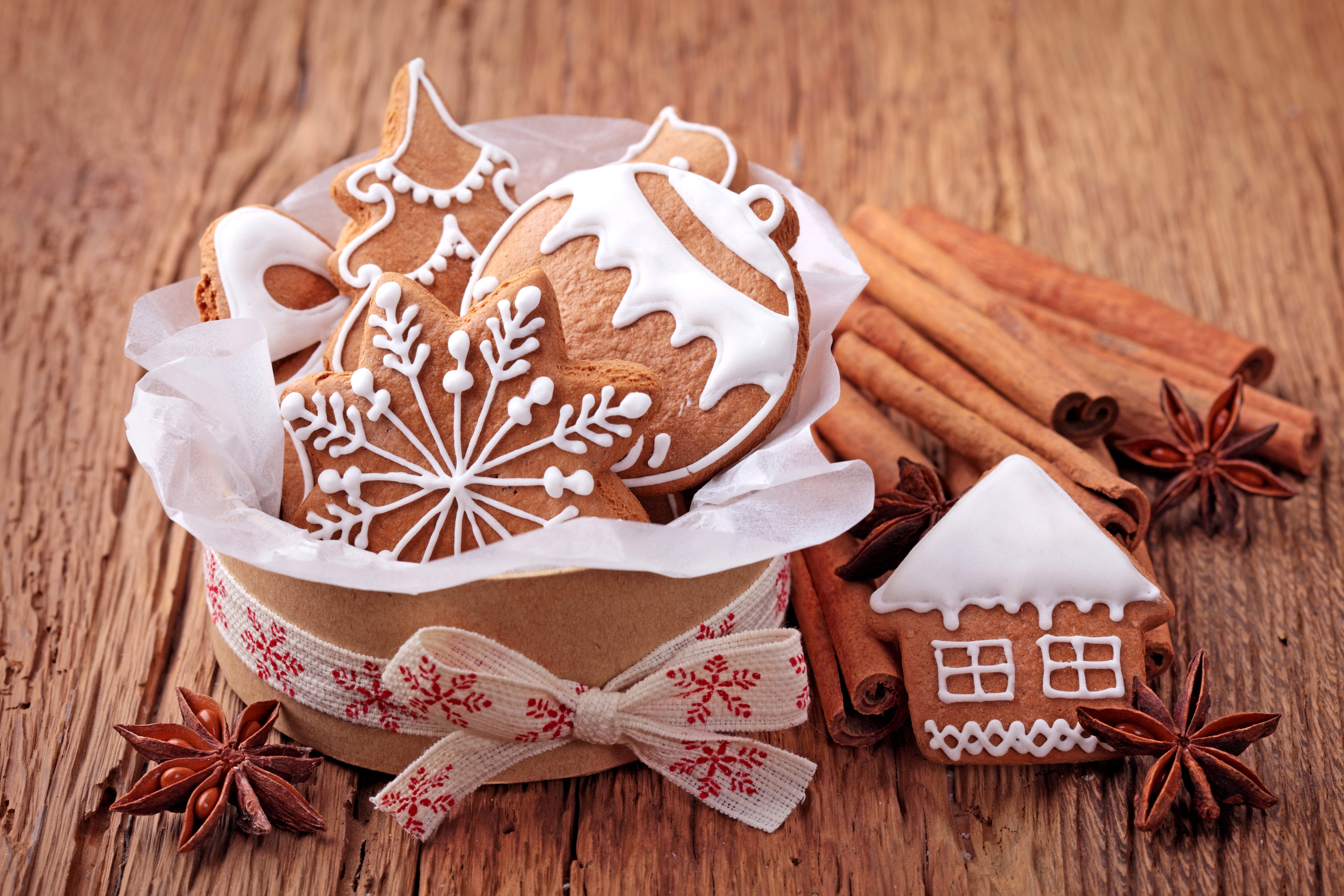 celebration, anise, gingerbread, sweets, ball, snowflake, spices, cakes, gingerbread cookie, star, Christmas, New Year, baked, tree, wood - material, food and drink, HD Wallpaper