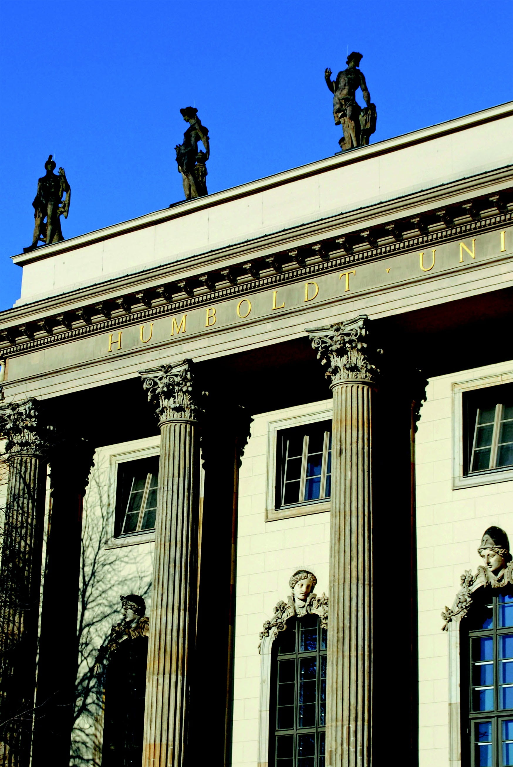 sculpture, 2K, architectural column, berlin, built structure, clear sky, human representation, low angle view, building exterior, creativity, uni, the past, Phone HD Wallpaper