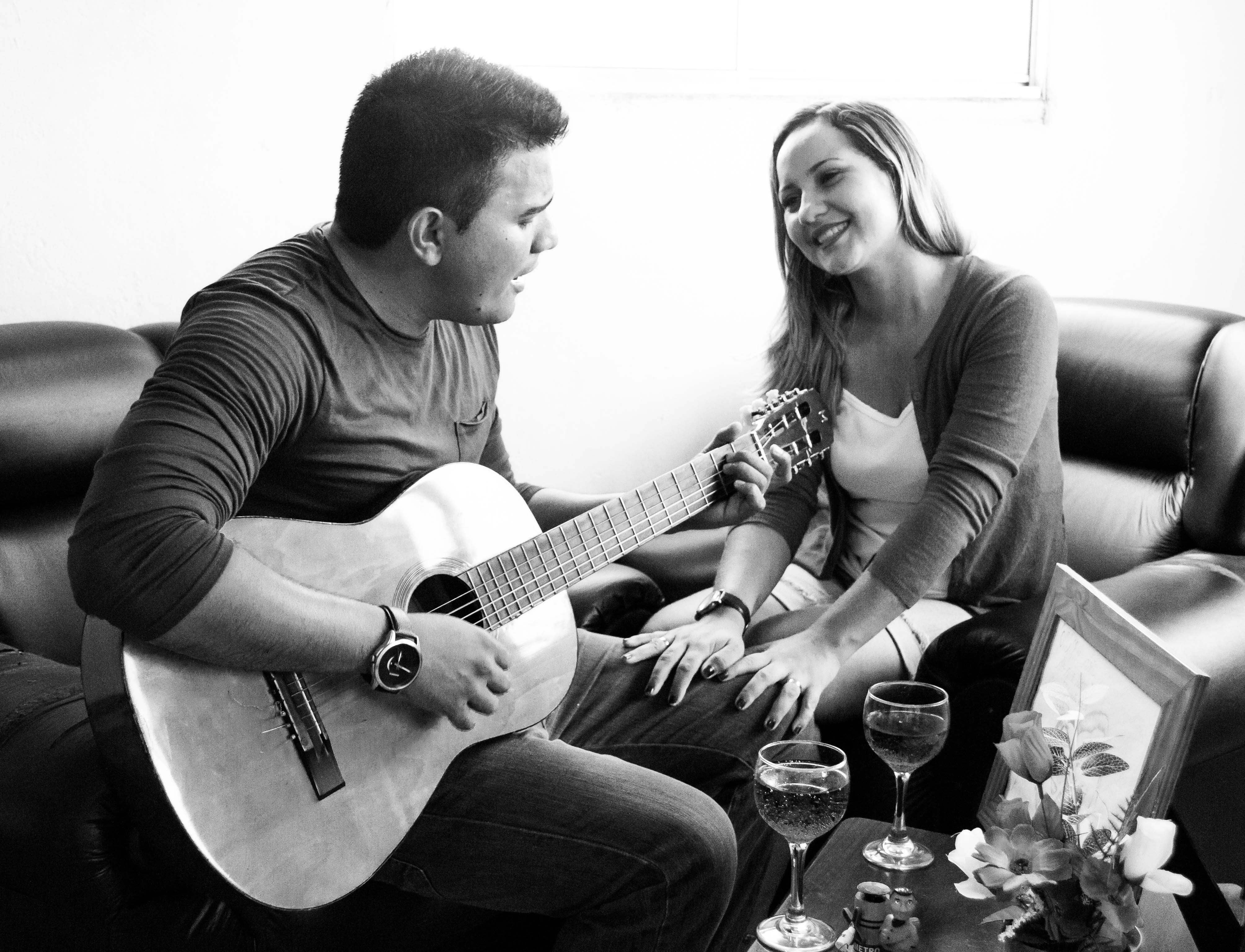 4K, vocals, pictures of couples, singer, togetherness, light, sing, spring art group, women, dream, theatre, gratitude, man, villain, living room, real people, HD Wallpaper