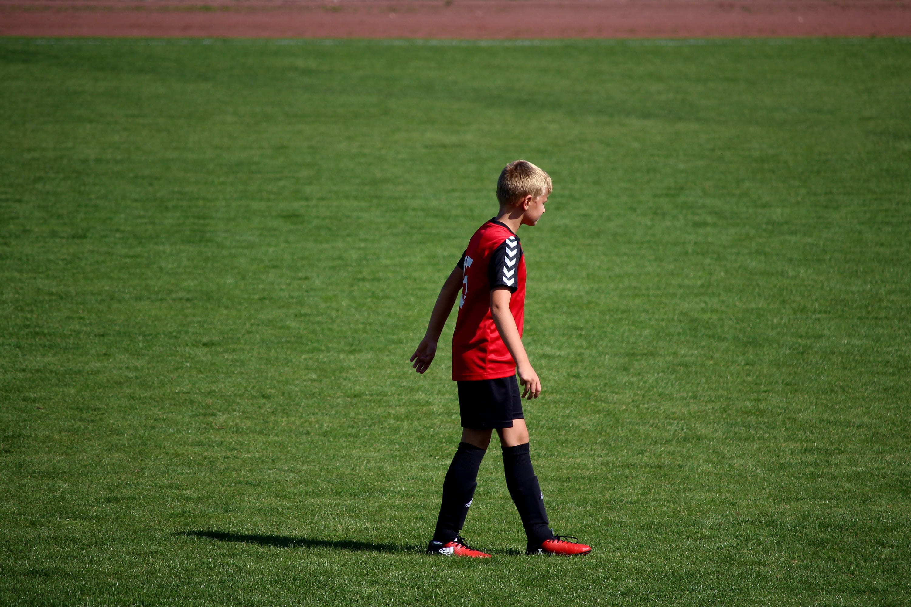 one person, outdoors, league, training, males, team, competition, the pitch, boy, plant, games, leisure activity, activity, orlik, full length, standing, HD Wallpaper