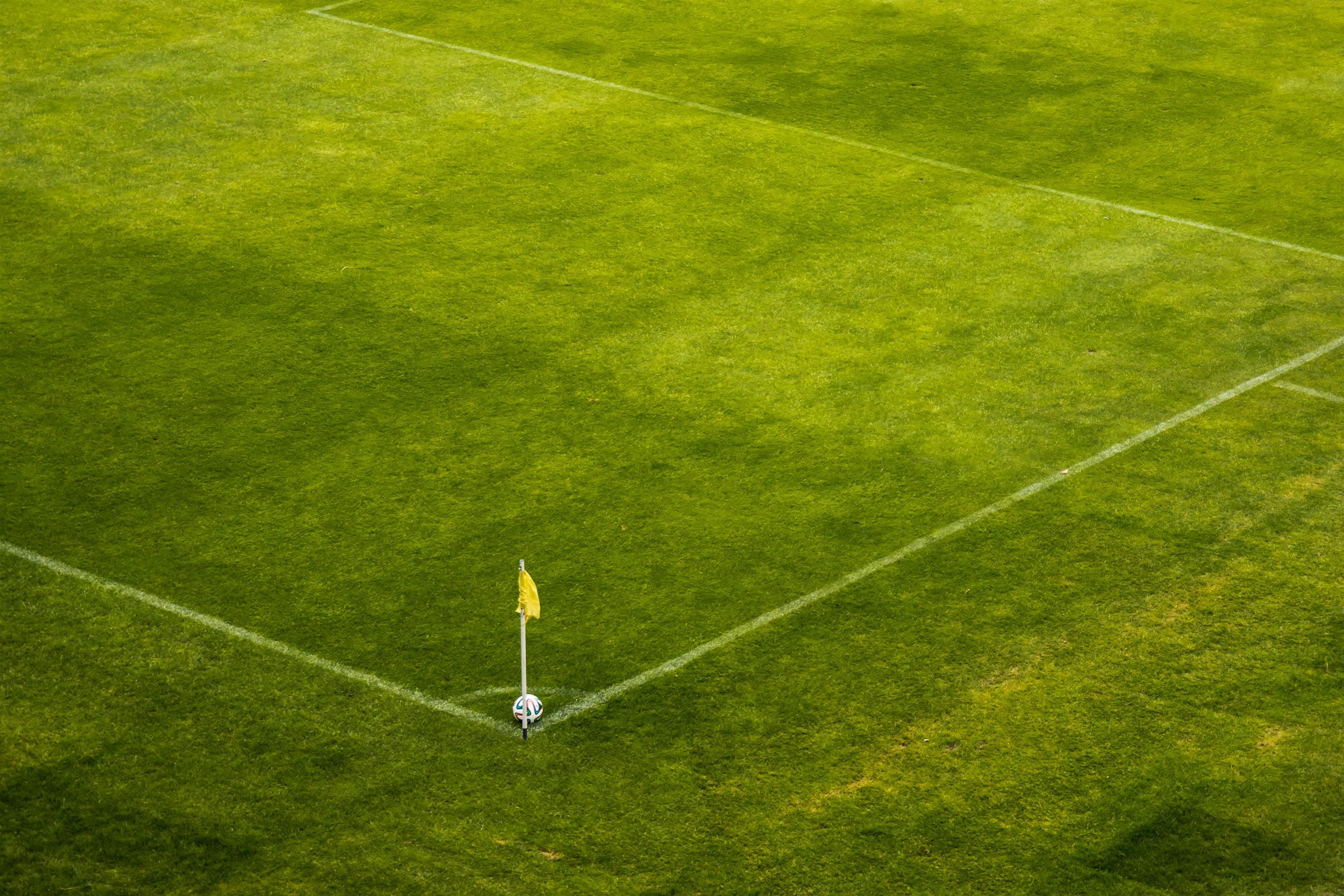 high angle view, korner, leisure activity, 2K, flag, match, stadion, land, growth, playing, corner, horn, soccer, plant, football, nature, outdoors, the ball, HD Wallpaper