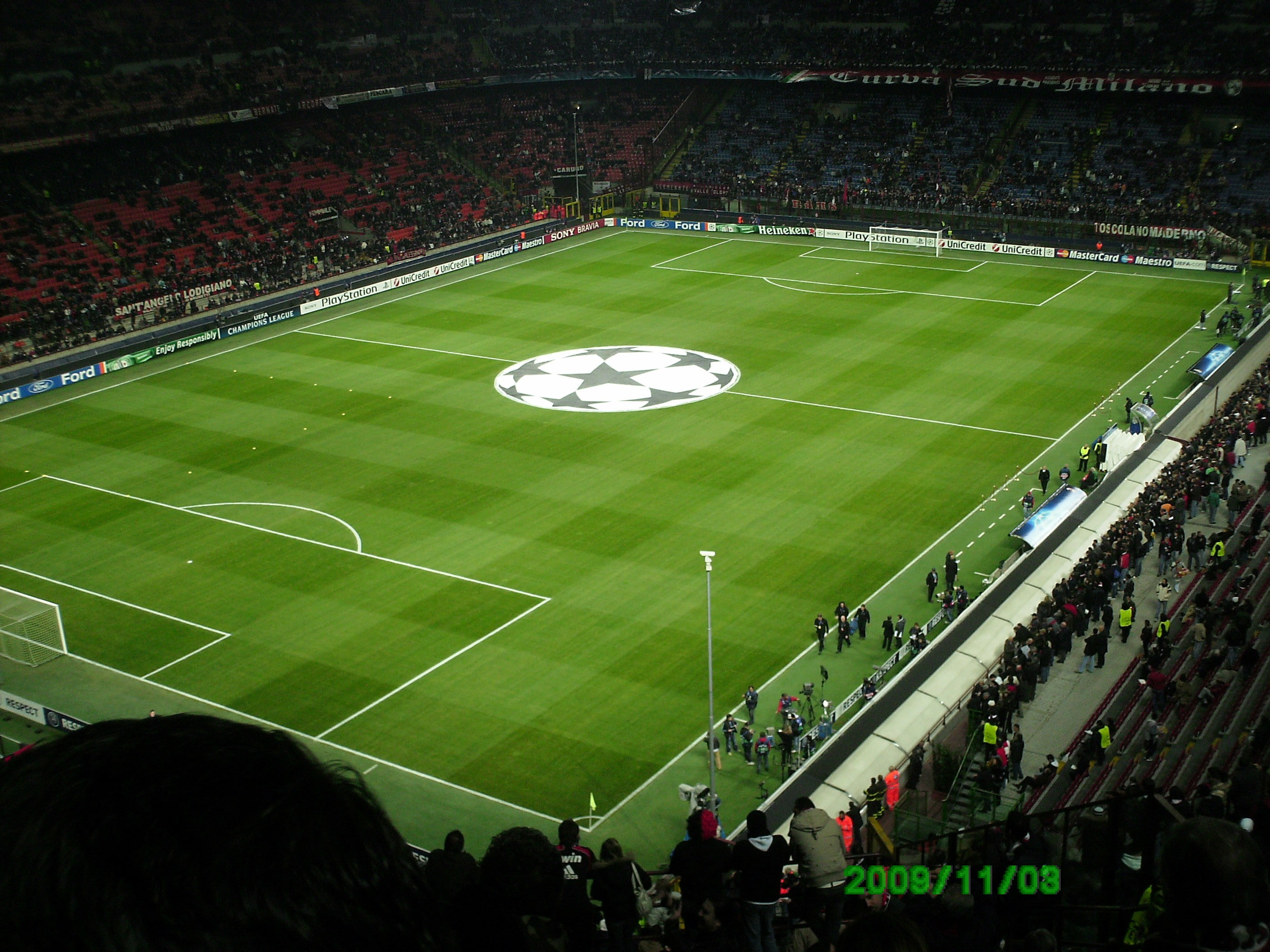 sport, soccer, playing, watching, turf, real people, sports team, stadium, crowd, group of people, athlete, playing field, leisure activity, green color, HD Wallpaper