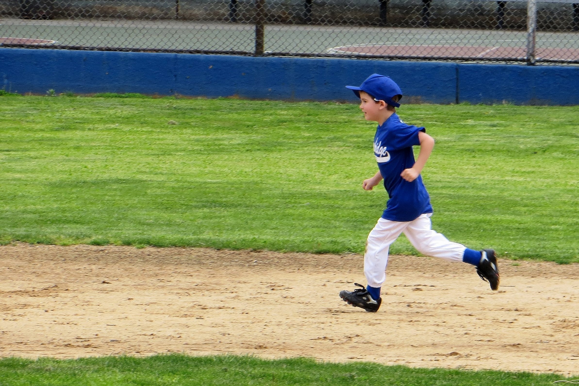ballpark, play, boys, player, dirt, male, cap, competition, men, game, motion, youth, park, playing field, ball, uniform, boy, green, young, 1080P, sport, HD Wallpaper