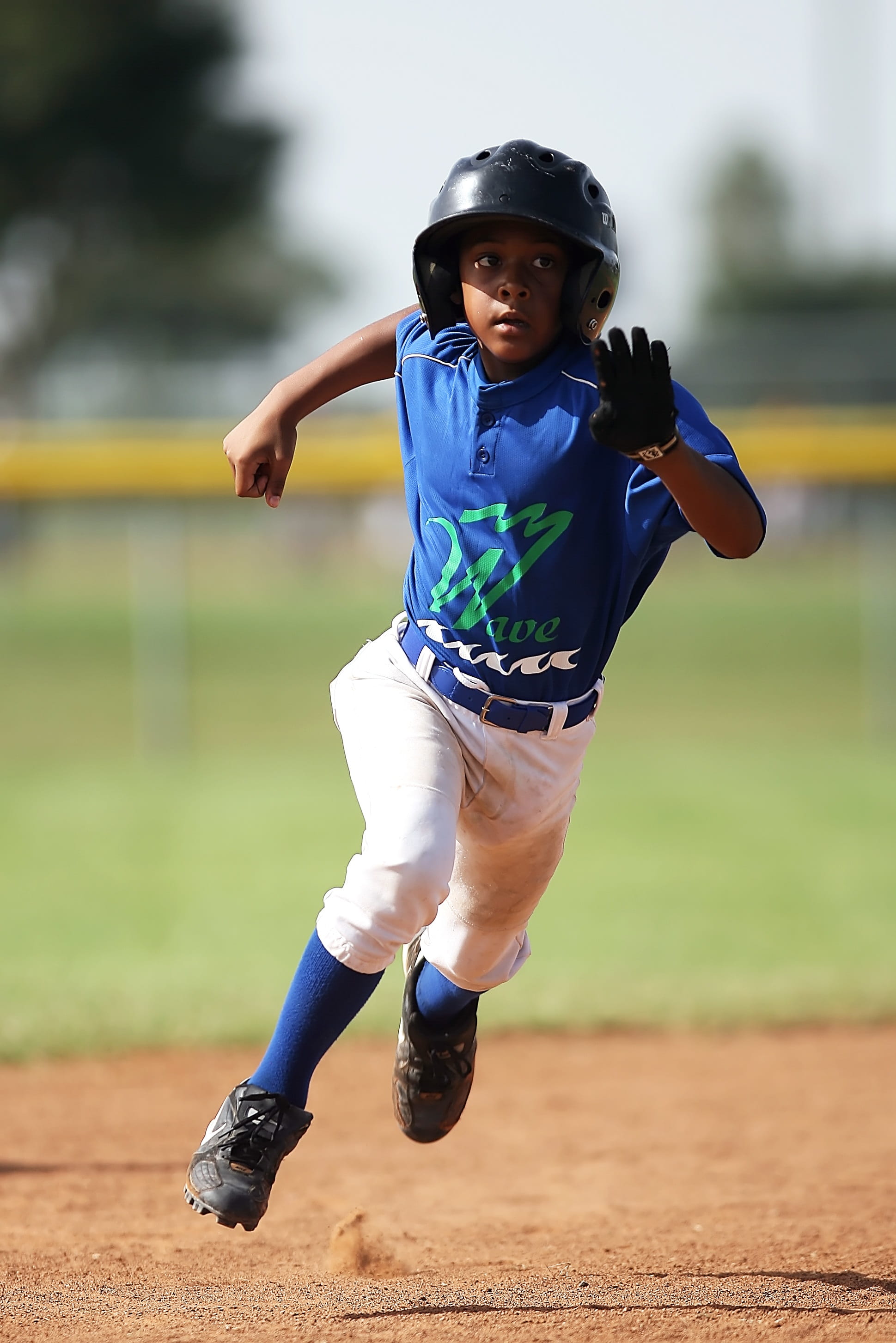 sports helmet, grass, baseball - sport, youth, 2K, men, helmet, player, childhood, day, young, one person, motion, bases, athlete, kid, little league, Phone HD Wallpaper