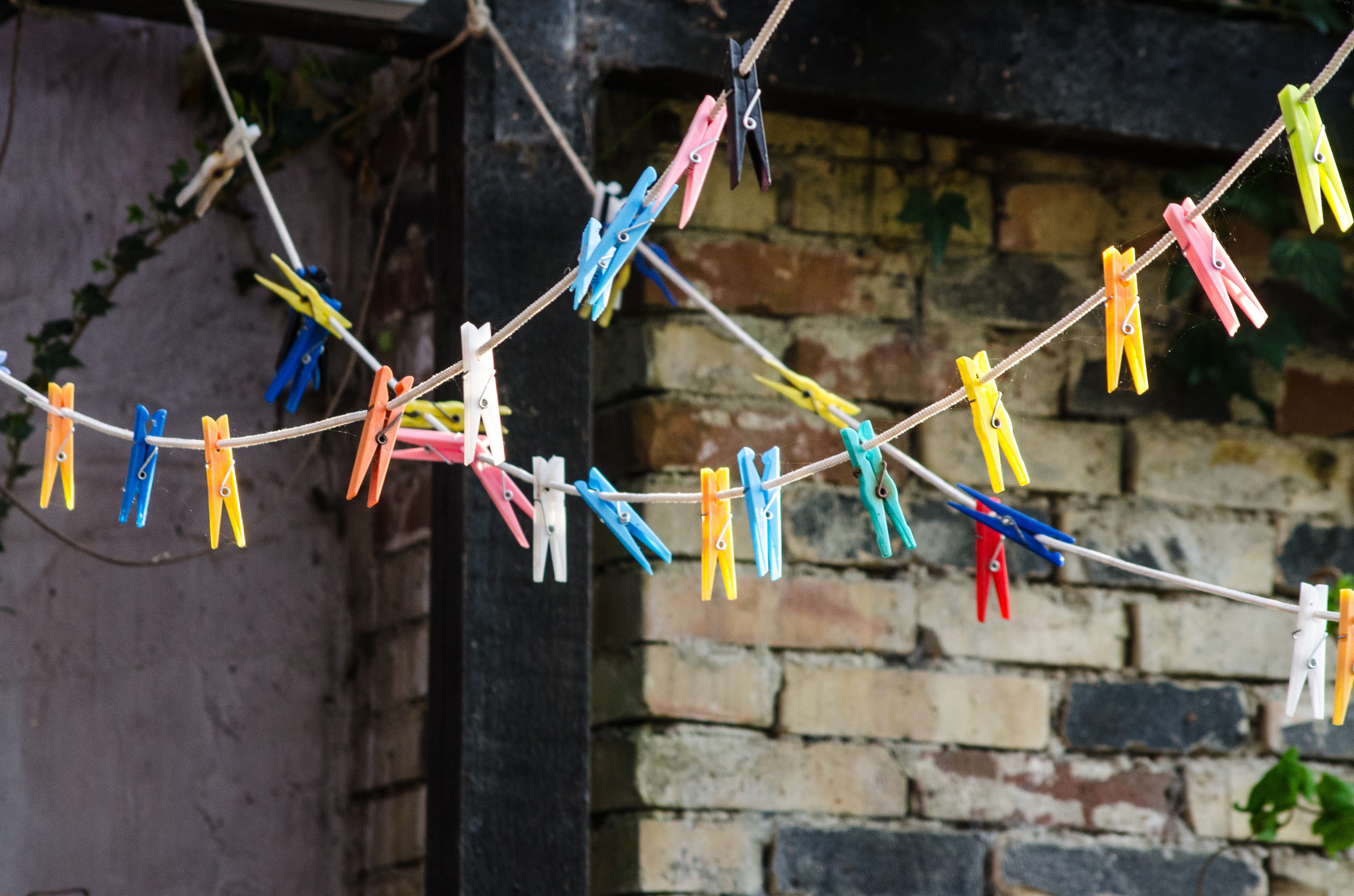 4K, built structure, building, laundry, day, wall - Building Feature, outdoors, wall, Terrace, Rope, multi colored, colorful, architecture, Clothespin, HD Wallpaper