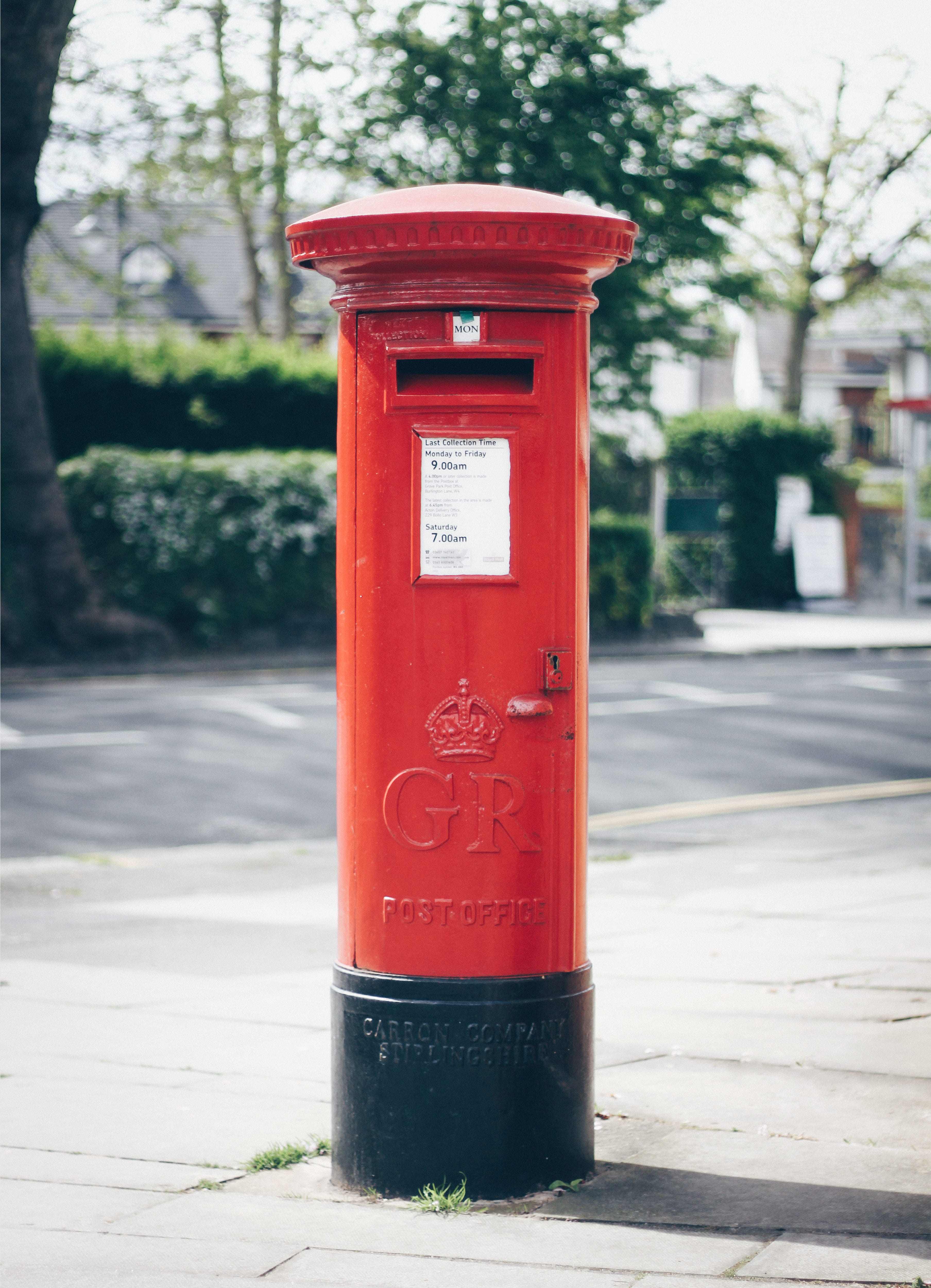 gr, post, architecture, correspondence, sidewalk, mailbox, landmark, container, jar, red, royal mail, outdoors, parcel, 4K, london, focus on foreground, Phone HD Wallpaper