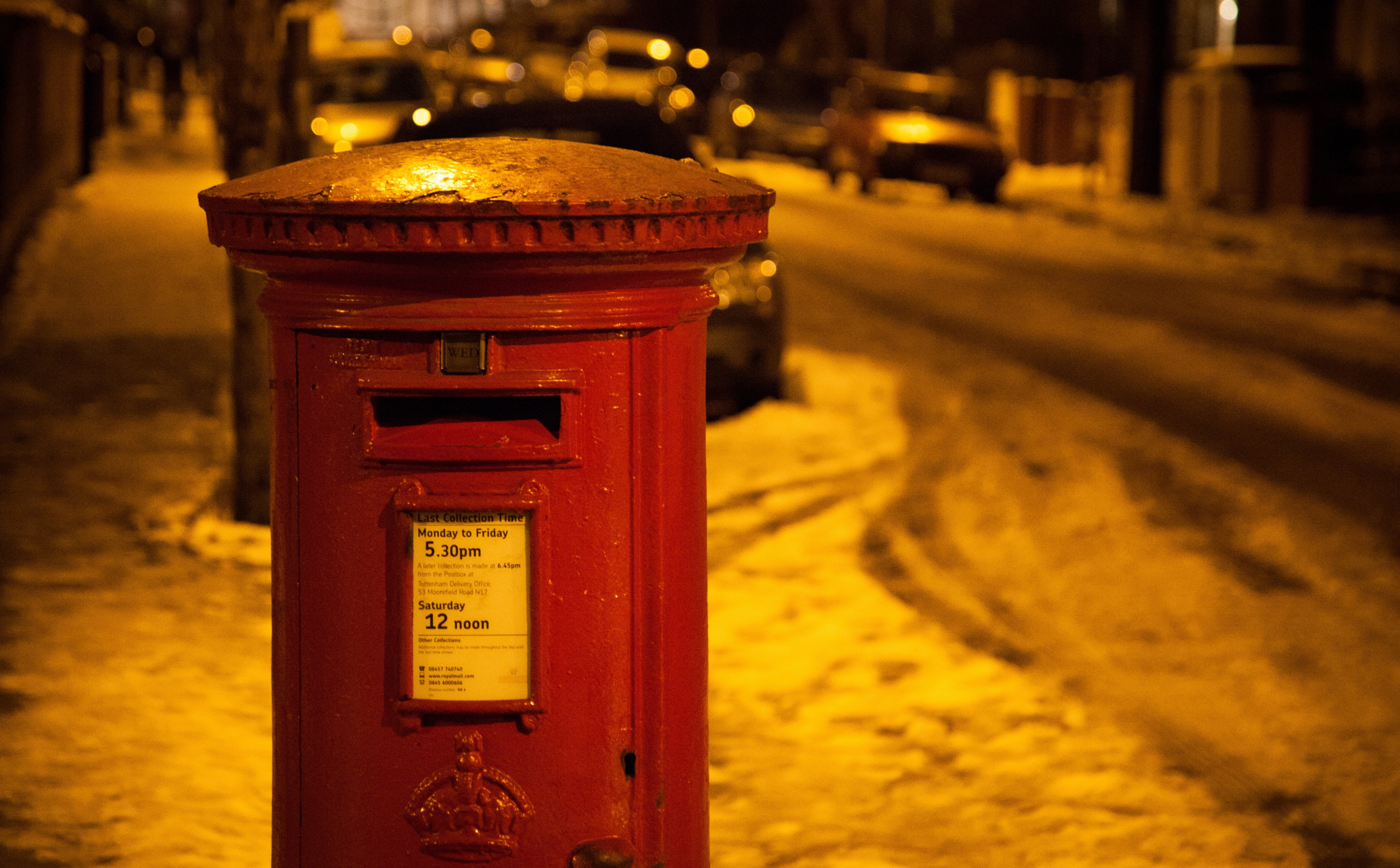close-up, illuminated, post, text, public mailbox, road, outdoors, communication, 5K, red, focus on foreground, night, no people, architecture, Snow, royalmail, HD Wallpaper