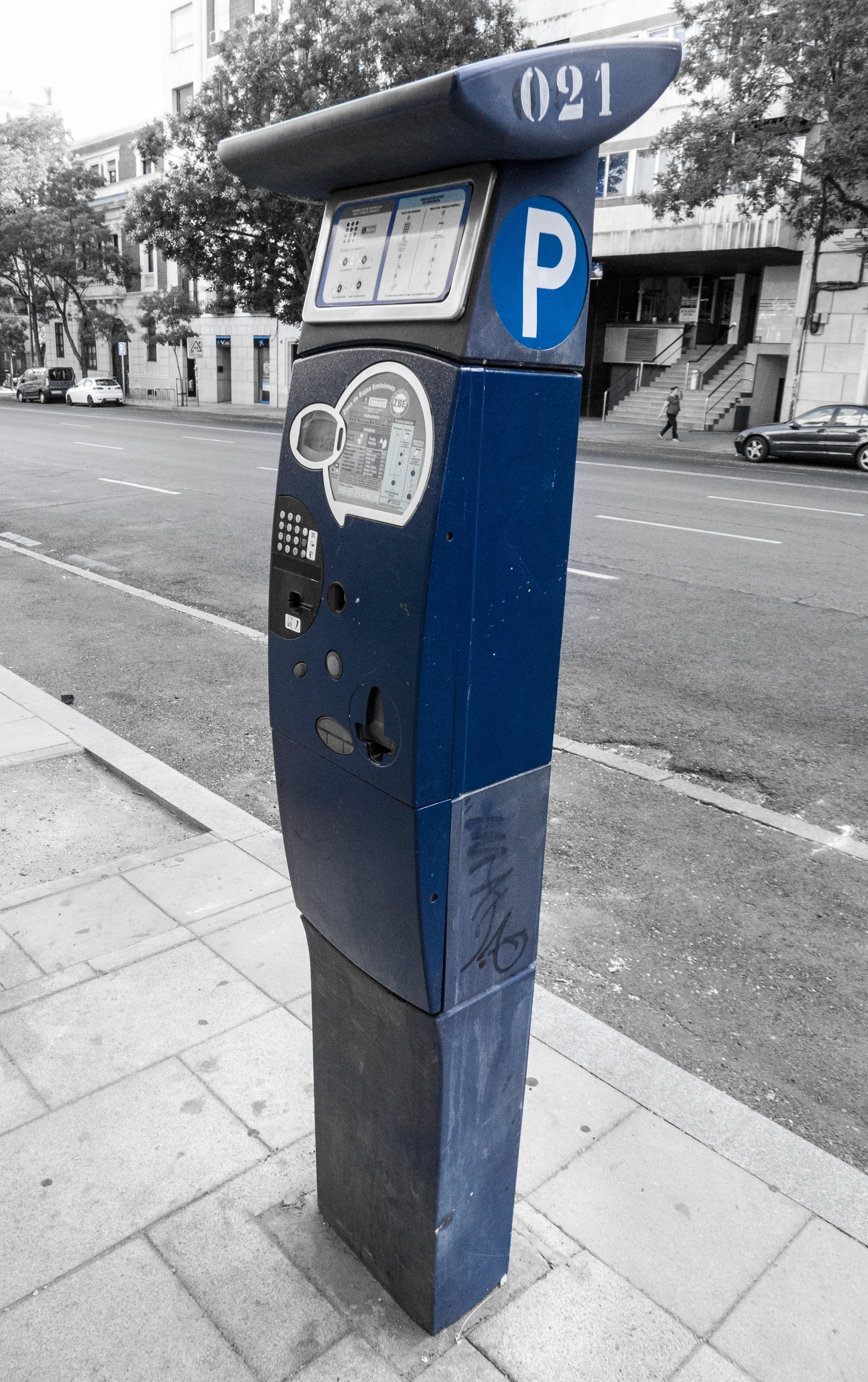 street, parking meter, road, city, old town, sidewalk, sign, outdoors, transportation, communication, mailbox, text, building exterior, push button, mode of transportation, Phone HD Wallpaper