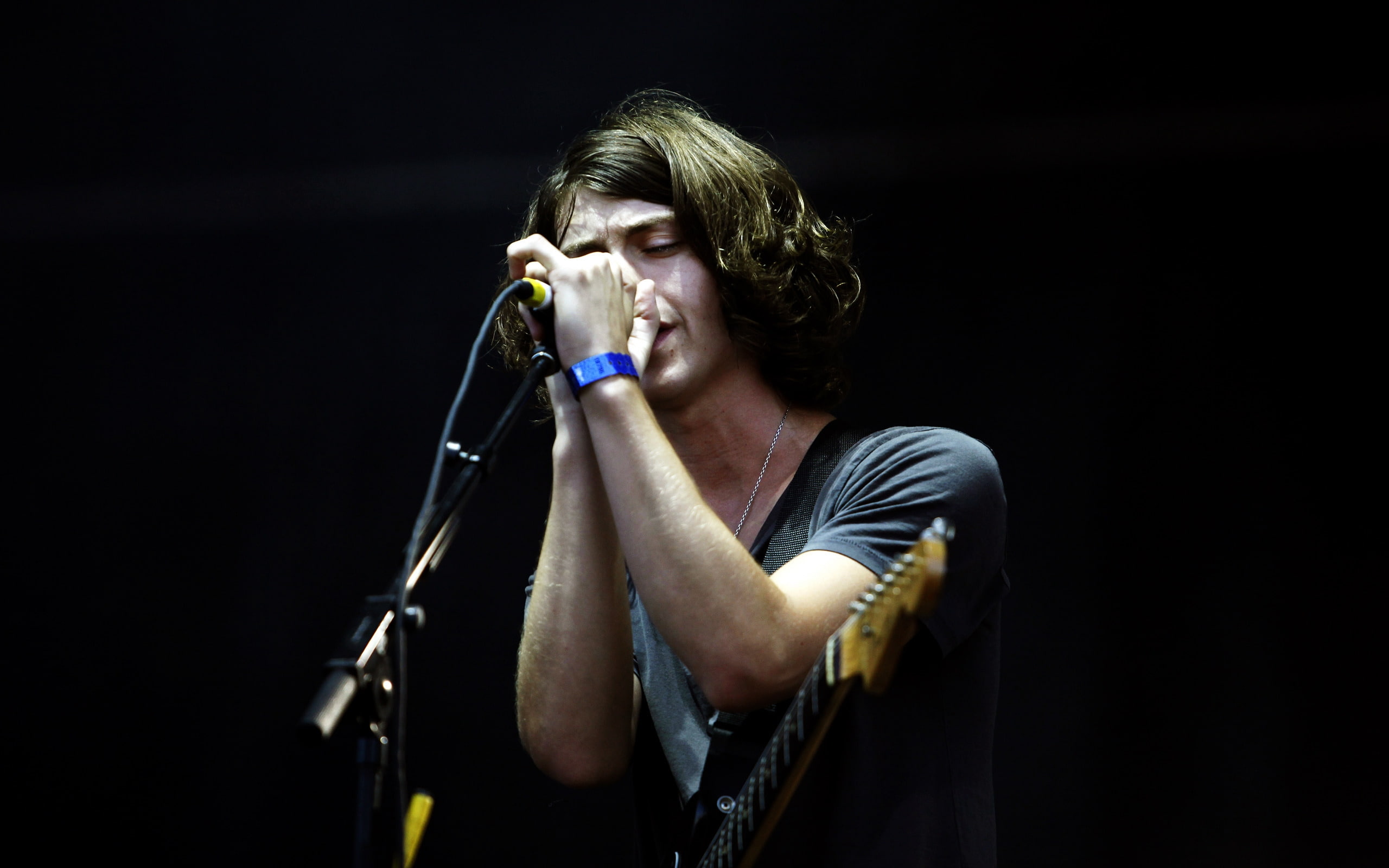 arctic monkeys, alex, guy, turner, performing, men, 2K, dude, HD Wallpaper