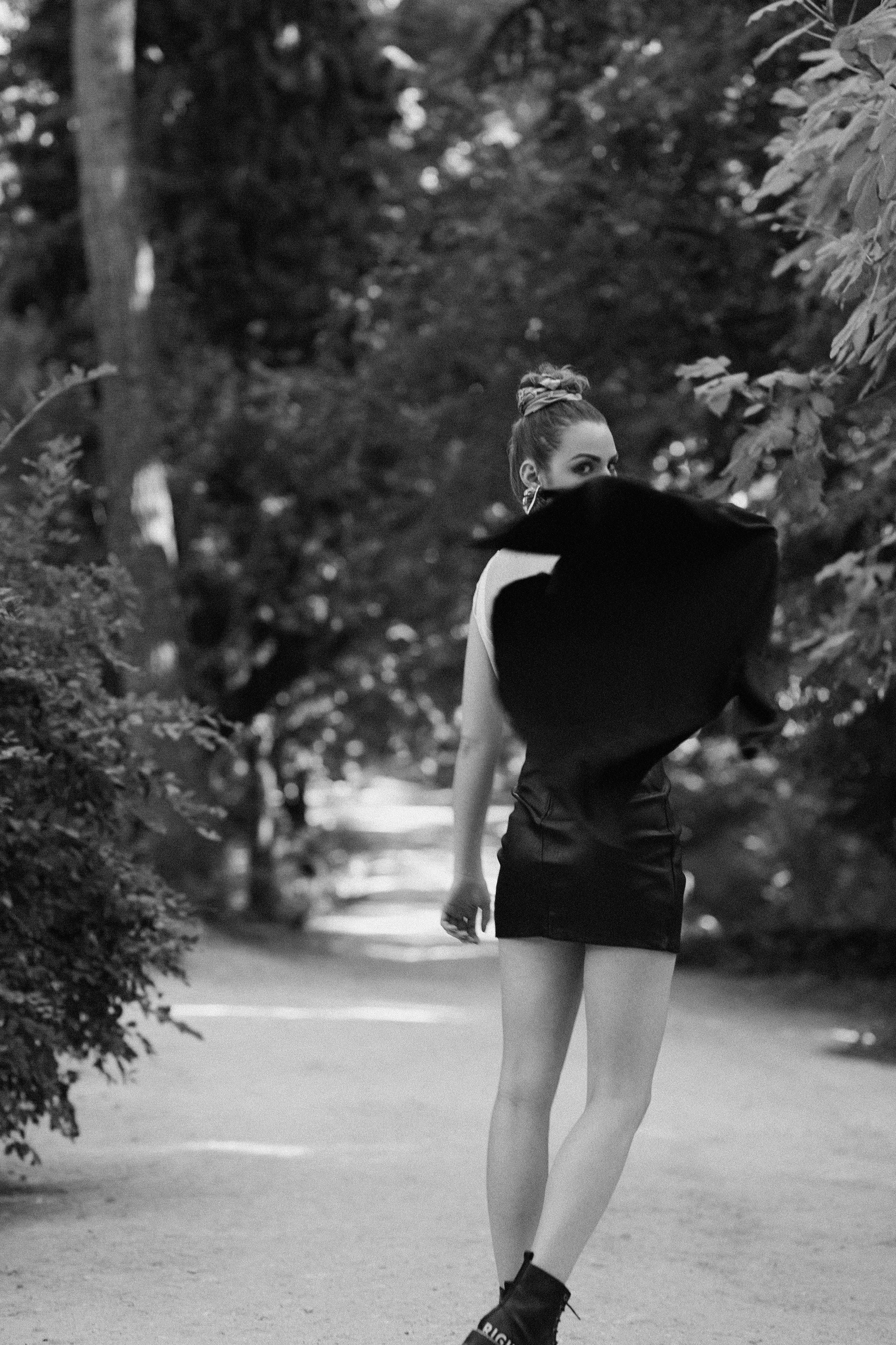 asphalt, water, face, ripple, full length, beside, person, portrait, leisure activity, one person, 4K, rear view, shorts, woman, footpath, ct scan, outdoors, Phone HD Wallpaper