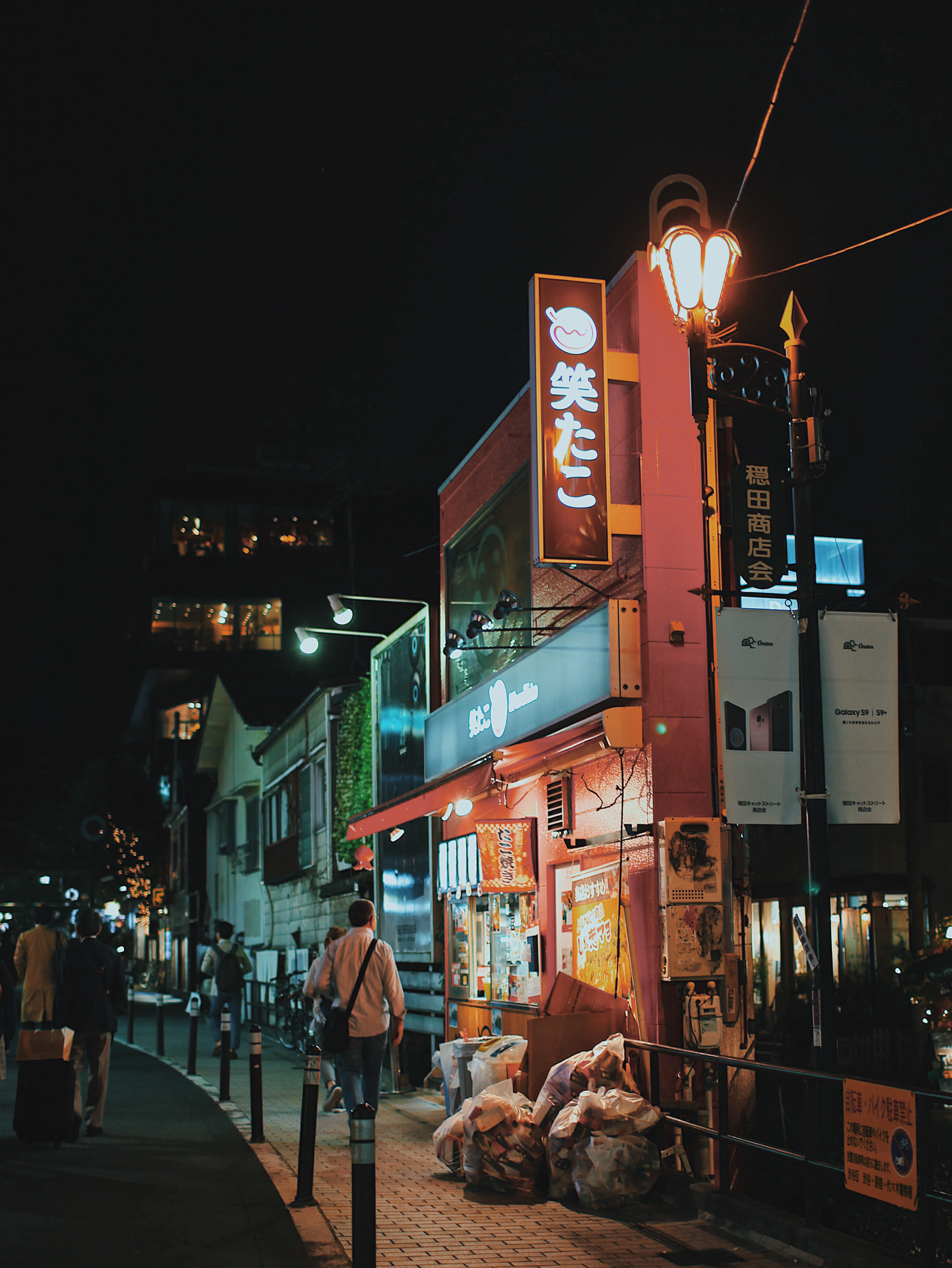 shop, walking, architecture, candid, retail, japan, beside, lifestyles, lighting, neon, person, illuminated, man, lighting equipment, food, harajuku, night, Phone HD Wallpaper