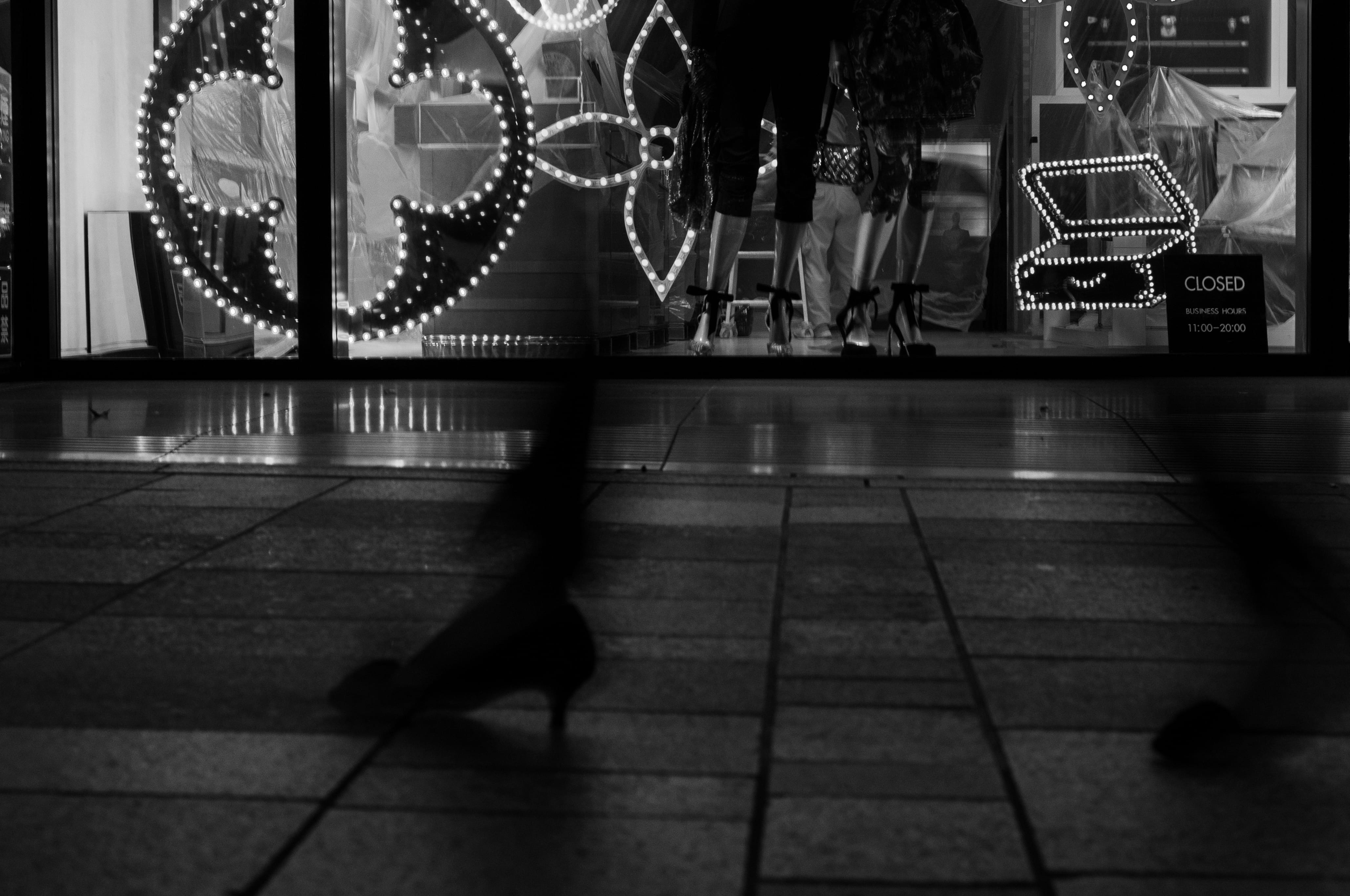 leisure activity, glowing, street, amusement park, glass, lifestyles, shadow, amusement park ride, harajuku, 4K, tiled floor, blurred motion, reflection, HD Wallpaper