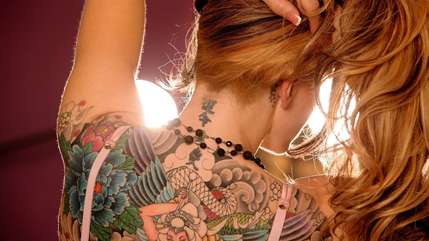blond hair, hair, women, beautiful woman, people, model, close-up, lifestyles, necklace, young women, leisure activity, back, adult, 720P, tattoo, real people, HD Wallpaper