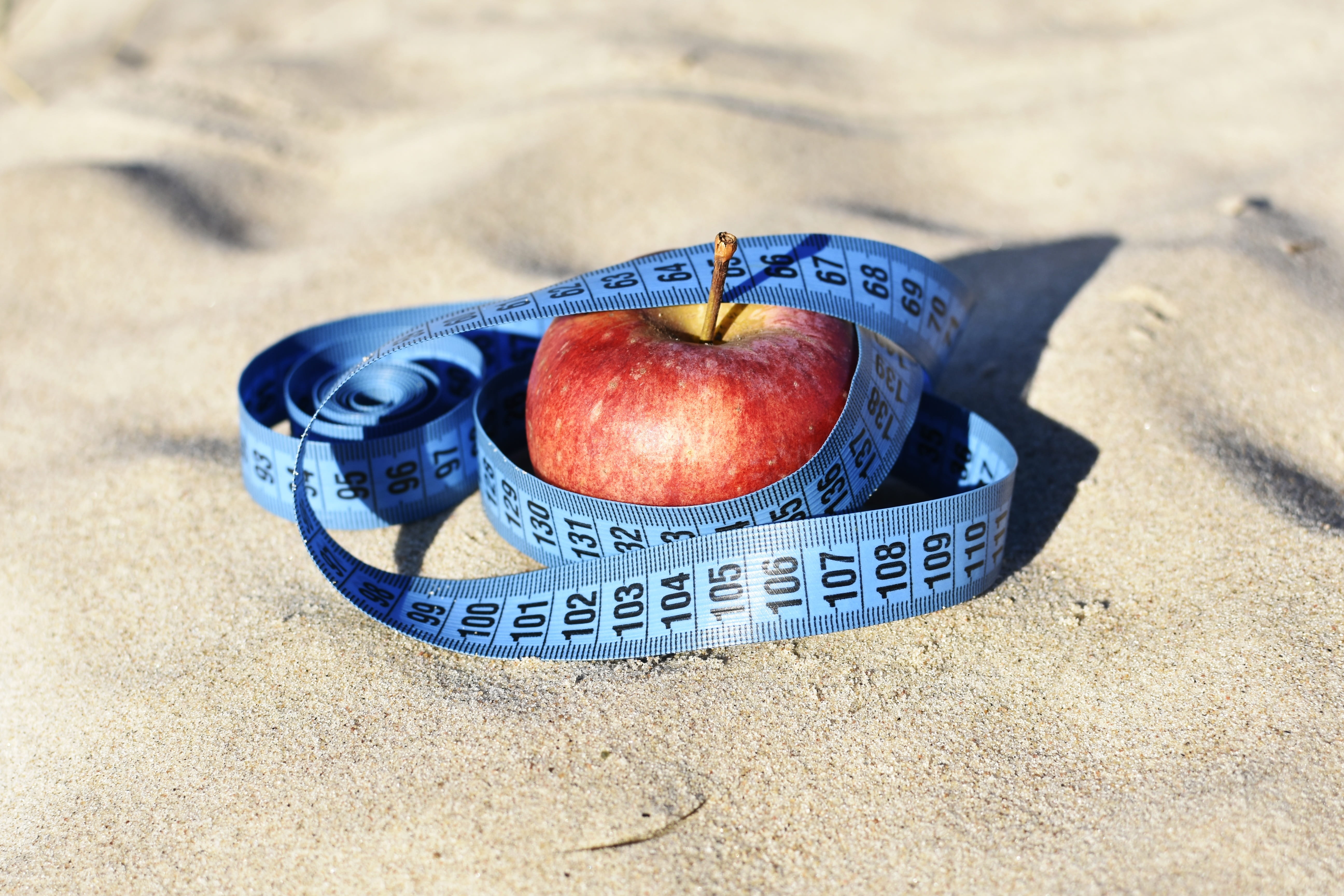 vegetarian, weight, no people, food and drink, beach, sand, fitness, lifestyle, snack, dessert, healthy eating, red, sunlight, healthy, nutrition, fruit, HD Wallpaper