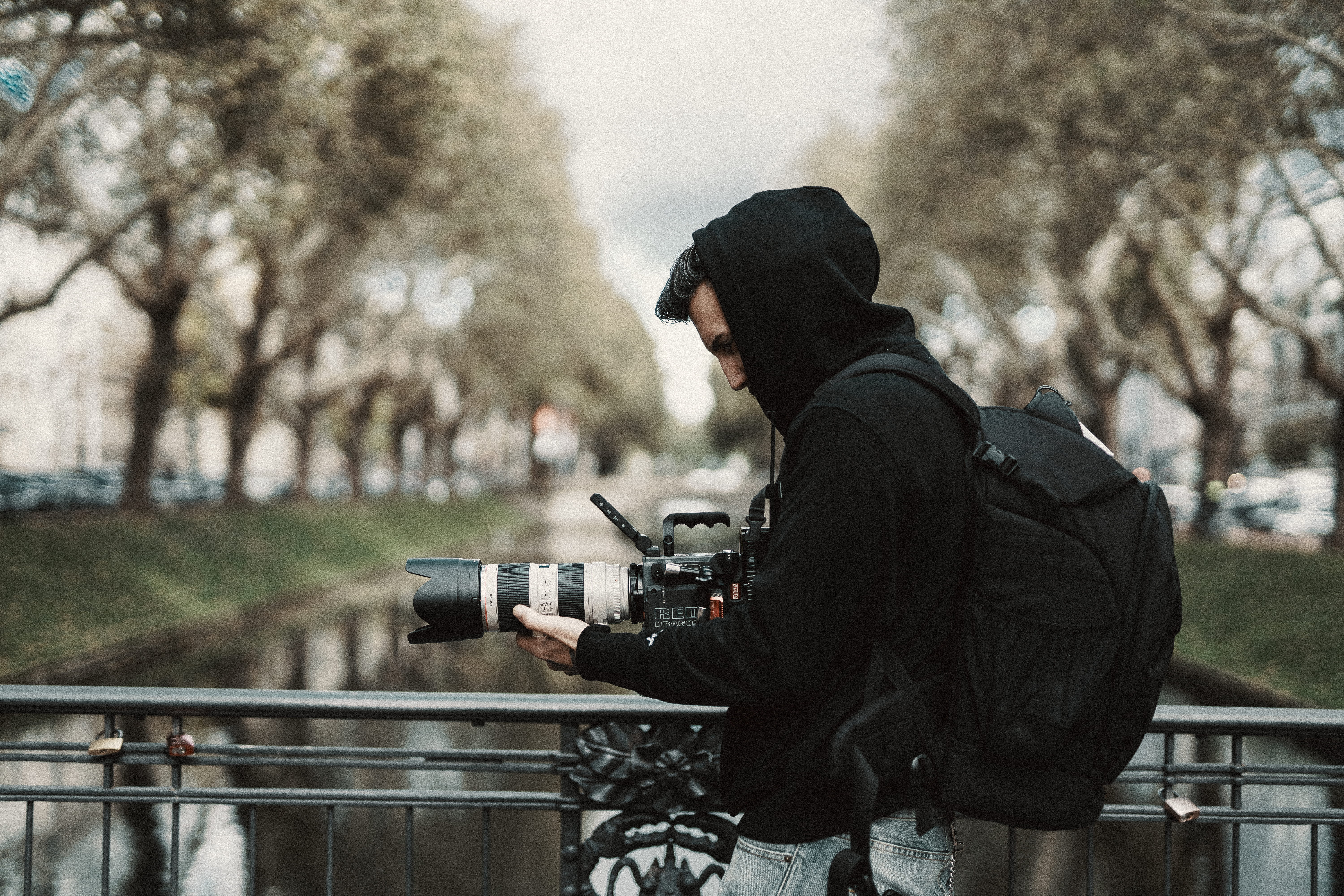 tripod, warm clothing, photo, dslr, sitting, photographing, camera, occupation, photography themes, person, hood - clothing, three quarter length, camera - photographic equipment, HD Wallpaper