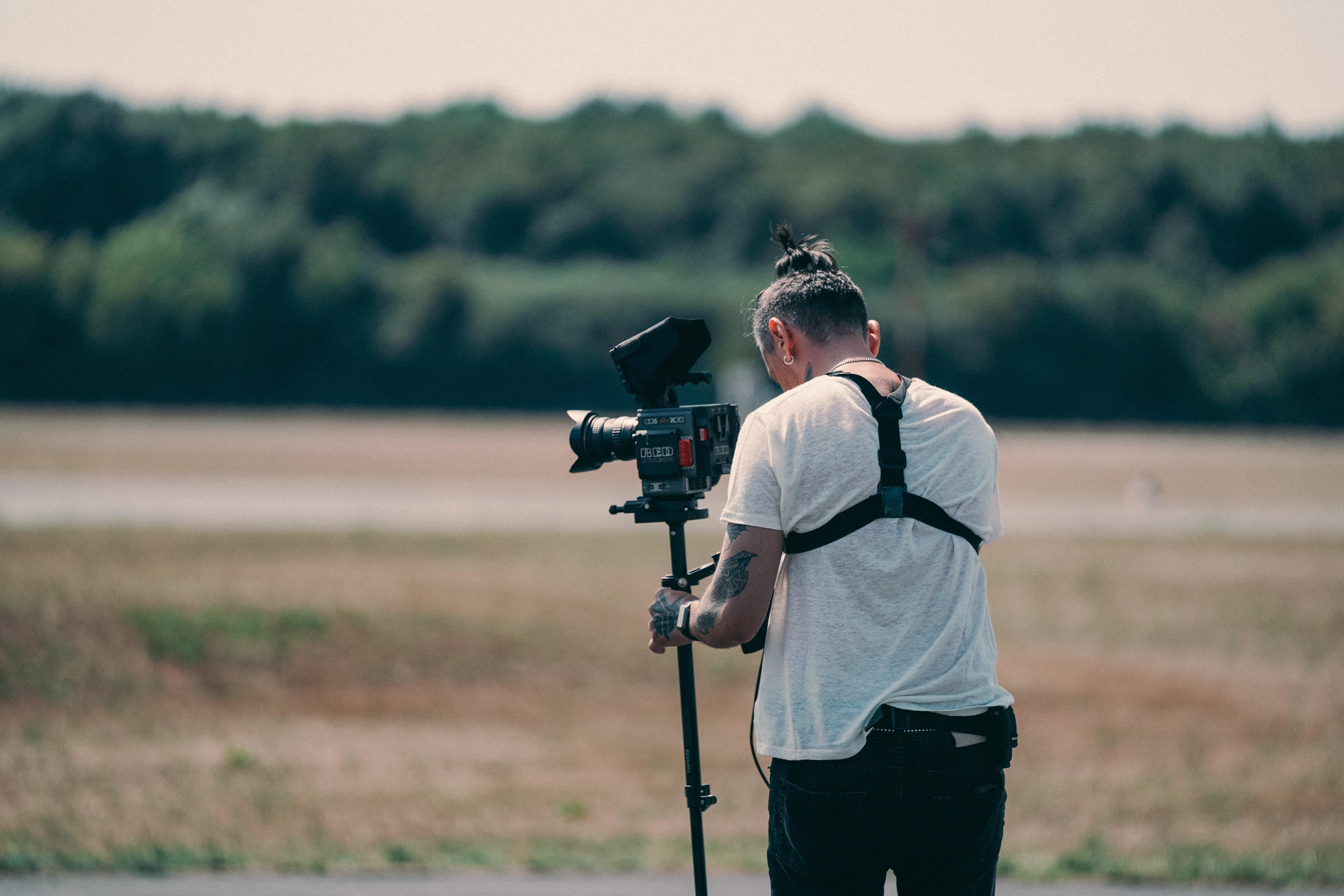focus on foreground, gun, photography, waterfowl, weaponry, activity, tripod, land, photographer, three quarter length, adult, person, video camera, weapon, HD Wallpaper