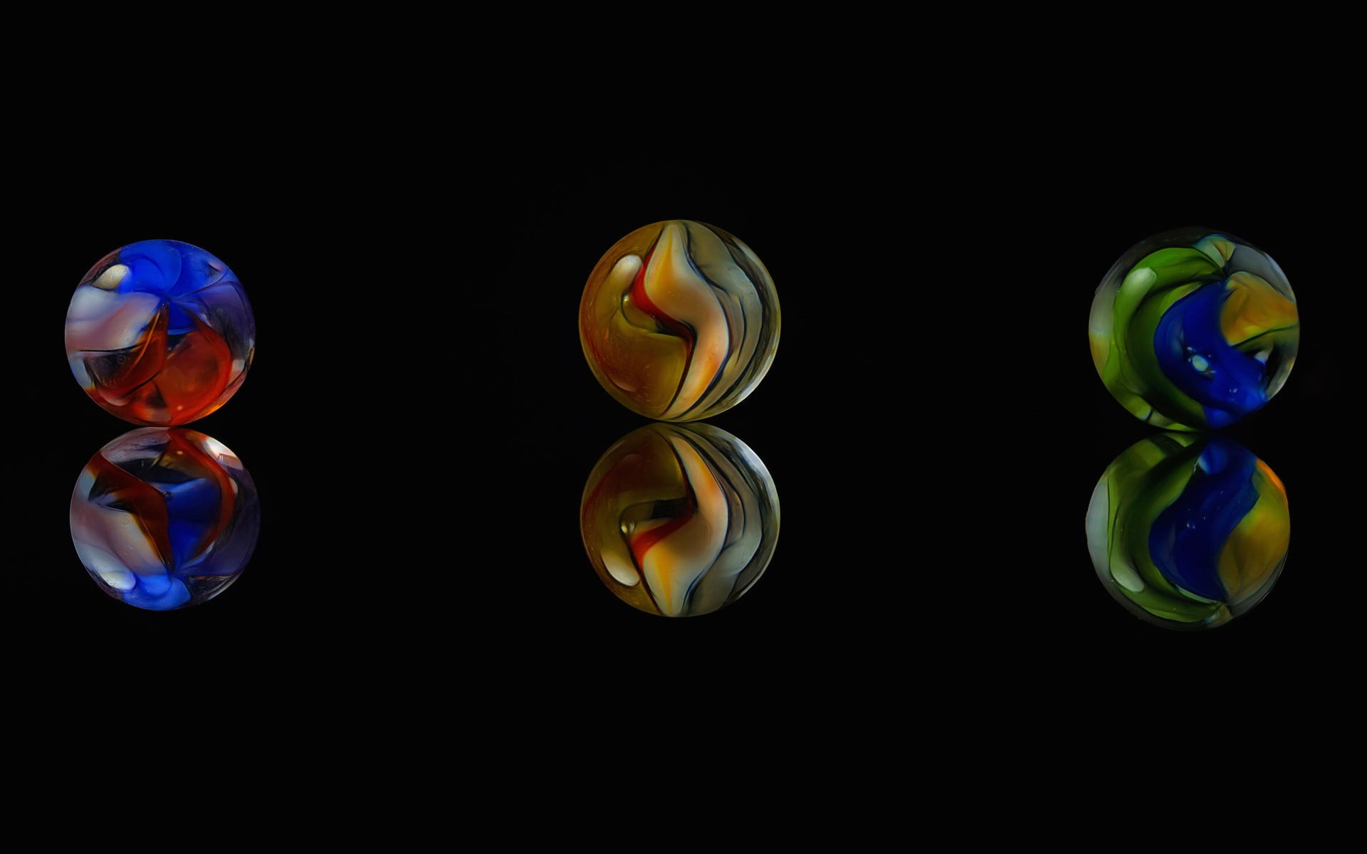 copy space, close-up, red, light, shape, glass - material, colored, gold, gemstone, illuminated, choice, glass, marble, 1080P, multi colored, still life, HD Wallpaper