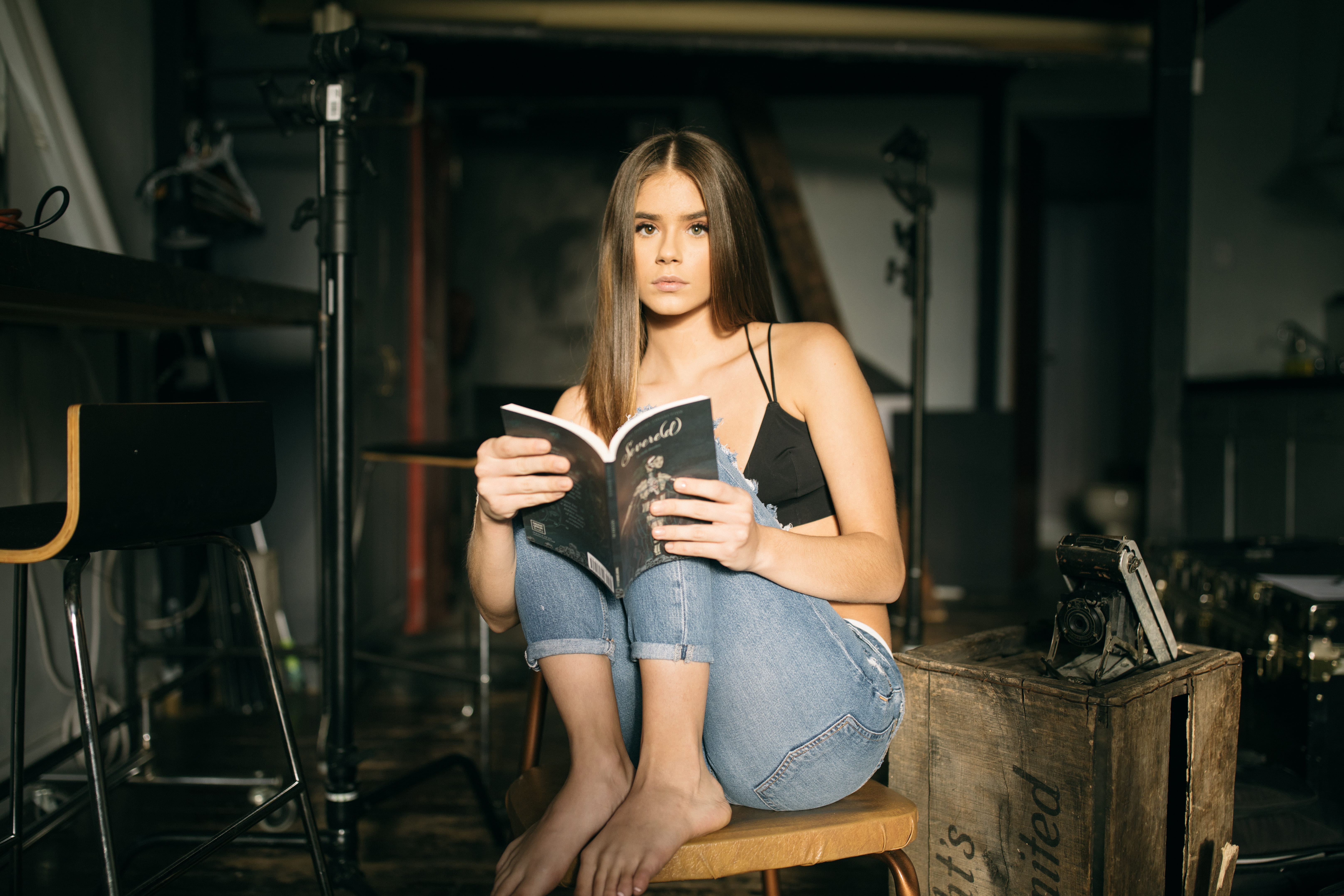 inside, real people, book, portrait, beautiful woman, contemplation, females, adult, woman, room, lifestyles, holding, young adult, beauty, one person, HD Wallpaper