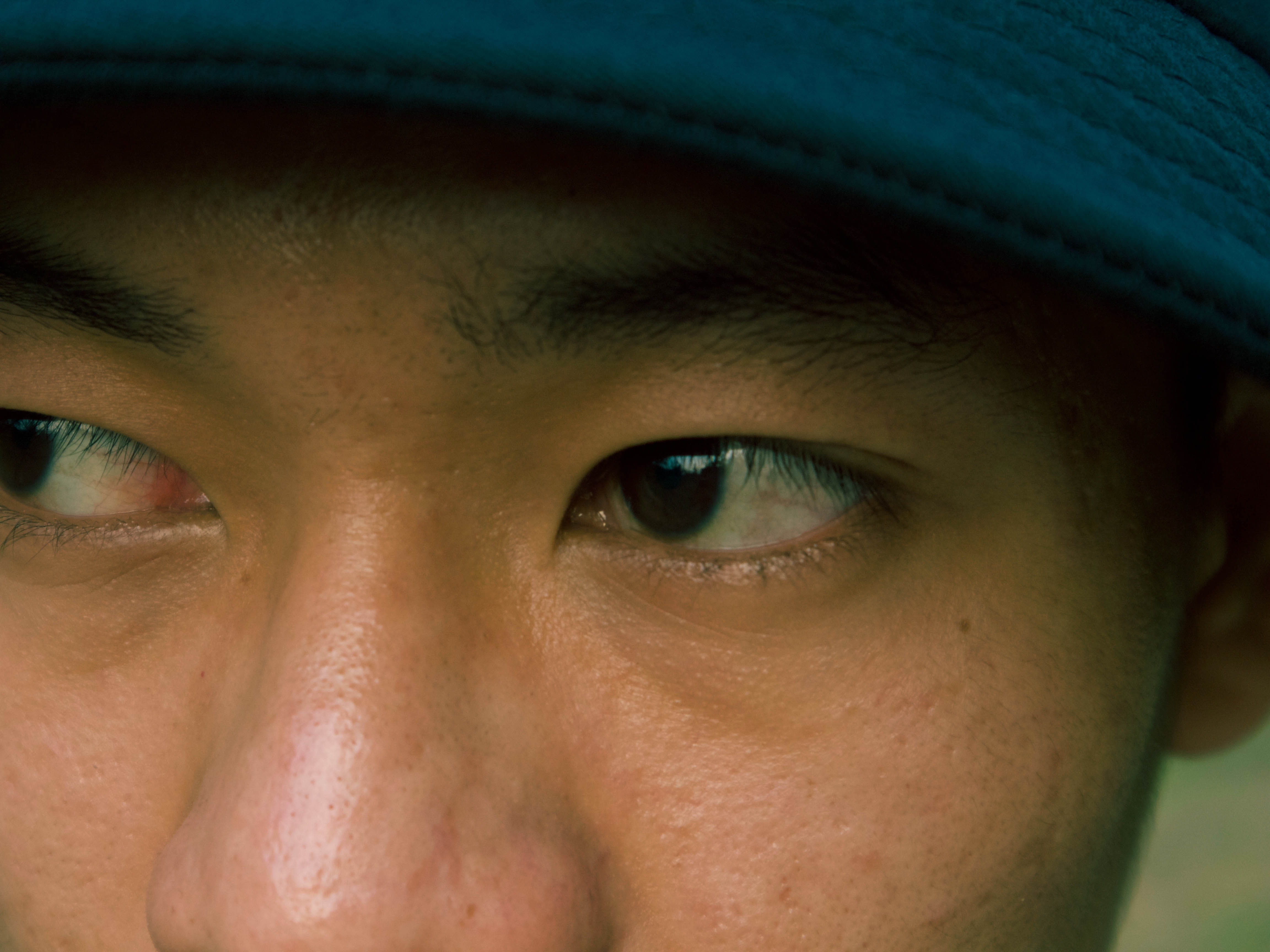 headshot, freckle, 4K, human, skin, clothing, human body part, body part, men, ear, portrait, young adult, eyebrow, african grey parrot, hat, human face, HD Wallpaper