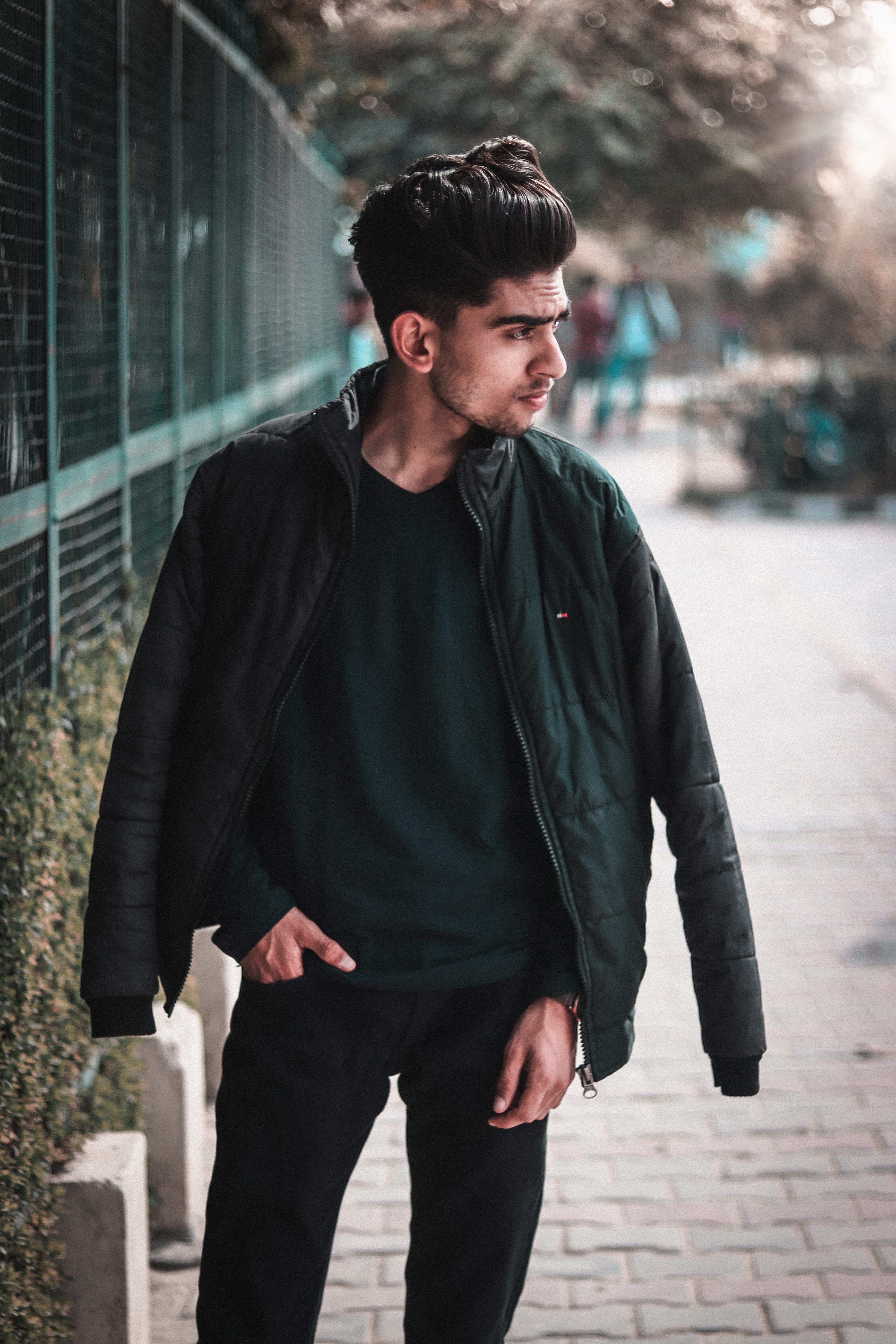 model, green, looking, metal, looking out, 5K, warm clothing, leisure activity, fence, zip, focus on foreground, people, winter, three quarter length, Phone HD Wallpaper