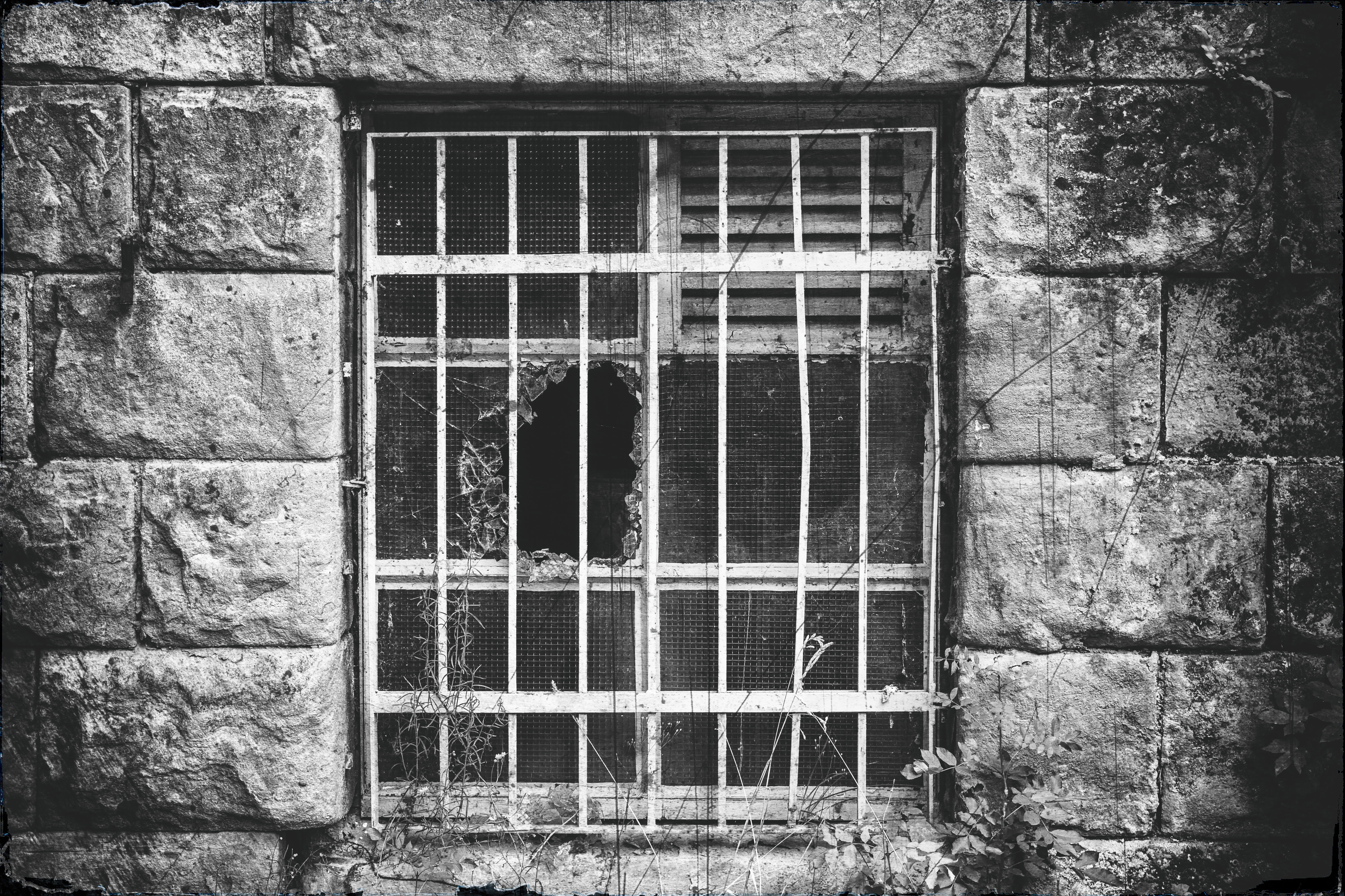photo, lonely, building, caution, mood, grill, wall, imprisoned, help, closed, window, deterioration, day, old, grid, no people, hole, broken, prison, wall - building feature, HD Wallpaper