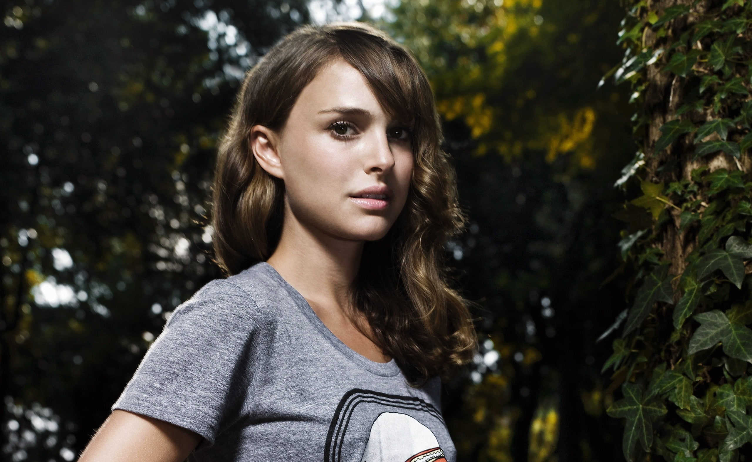 hairstyle, actress, 2K, focus on foreground, hd, outdoors, beauty, Natalie, hair, headshot, looking at camera, scoop, real people, casual clothing, neck, HD Wallpaper