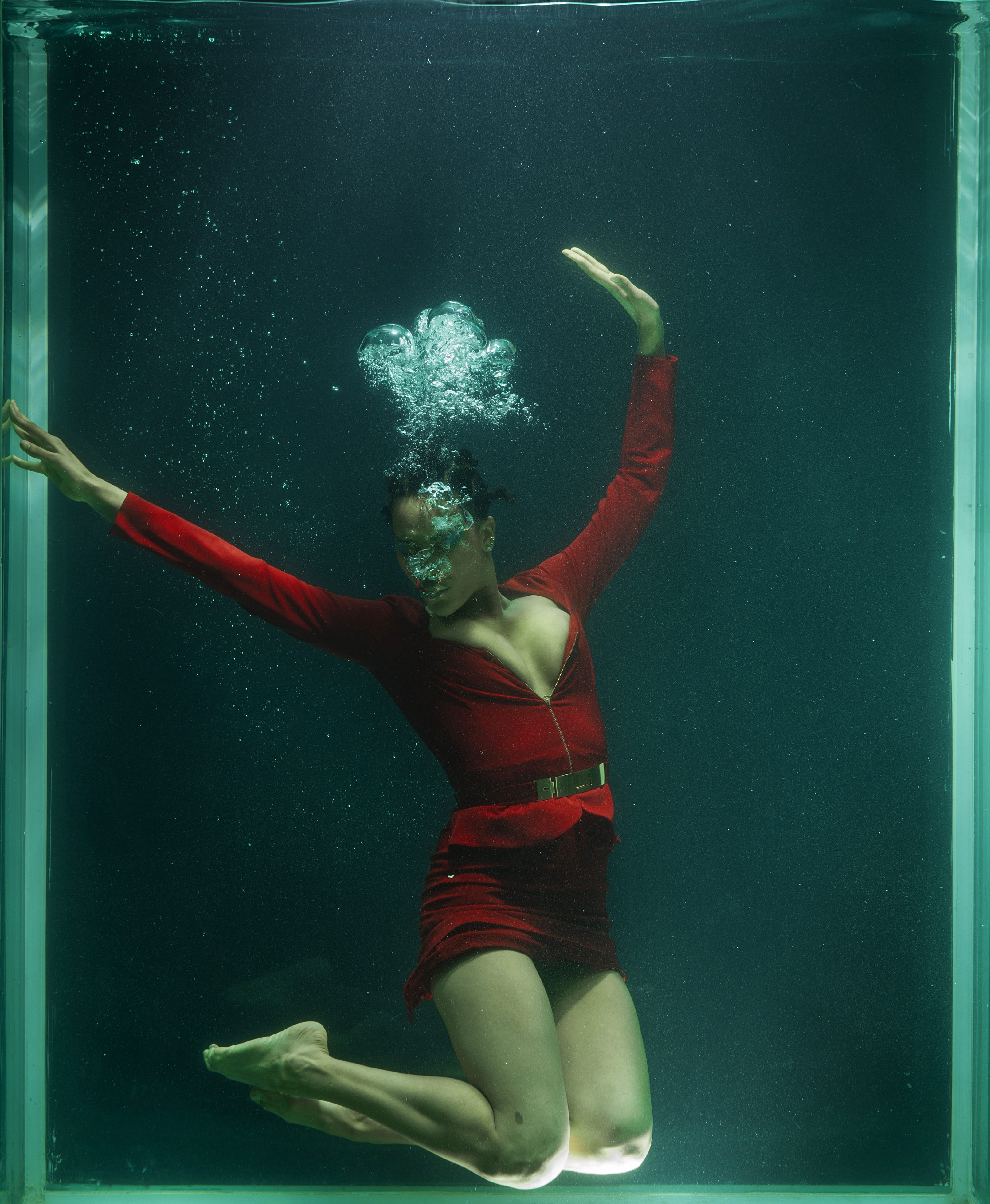 swimming, breath, conceptual, beauty model, auto post production filter, contemporary, beauty, art, studio, idea, suffocation, indoors, life, dive, modern, Phone HD Wallpaper