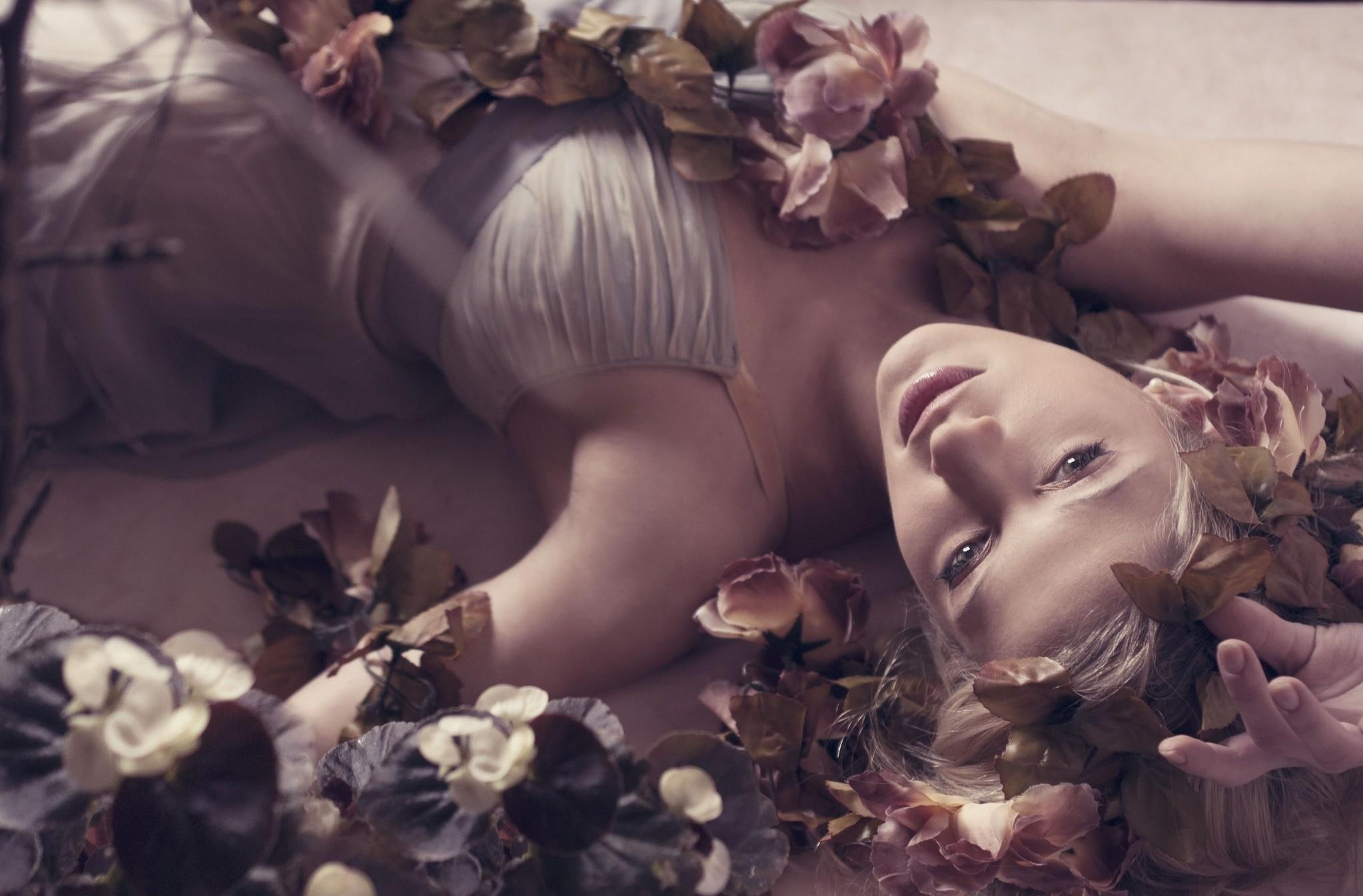 lips, stare, flowers, eyes, dreamer, face, girl, thoughts, 1080P, HD Wallpaper
