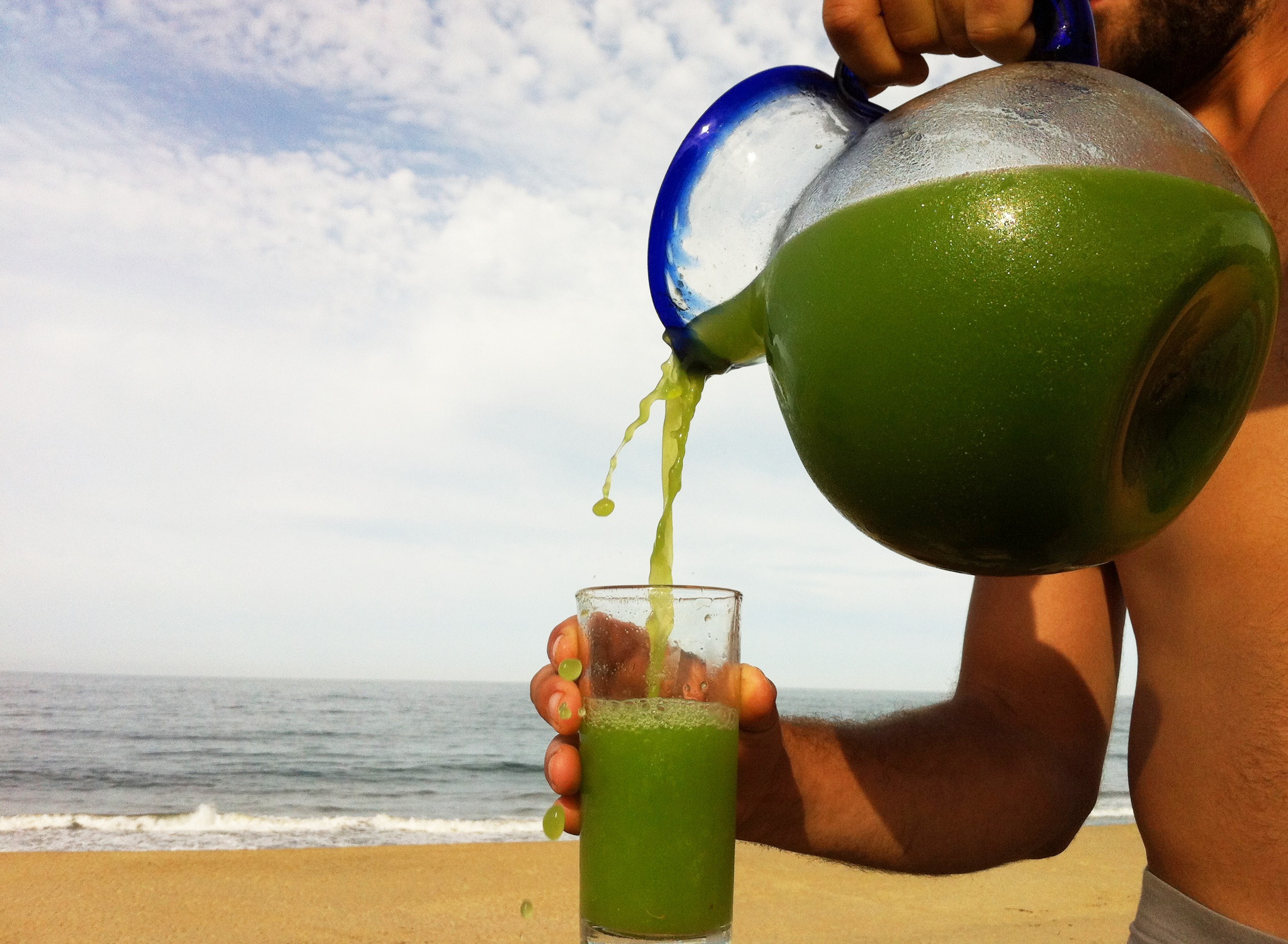 juicing, baja, pouring, healthy eating, summer, food, beach, fruit, horizon over water, hand, fasting, beverage, green juice, fruit juice, drink, nature, HD Wallpaper