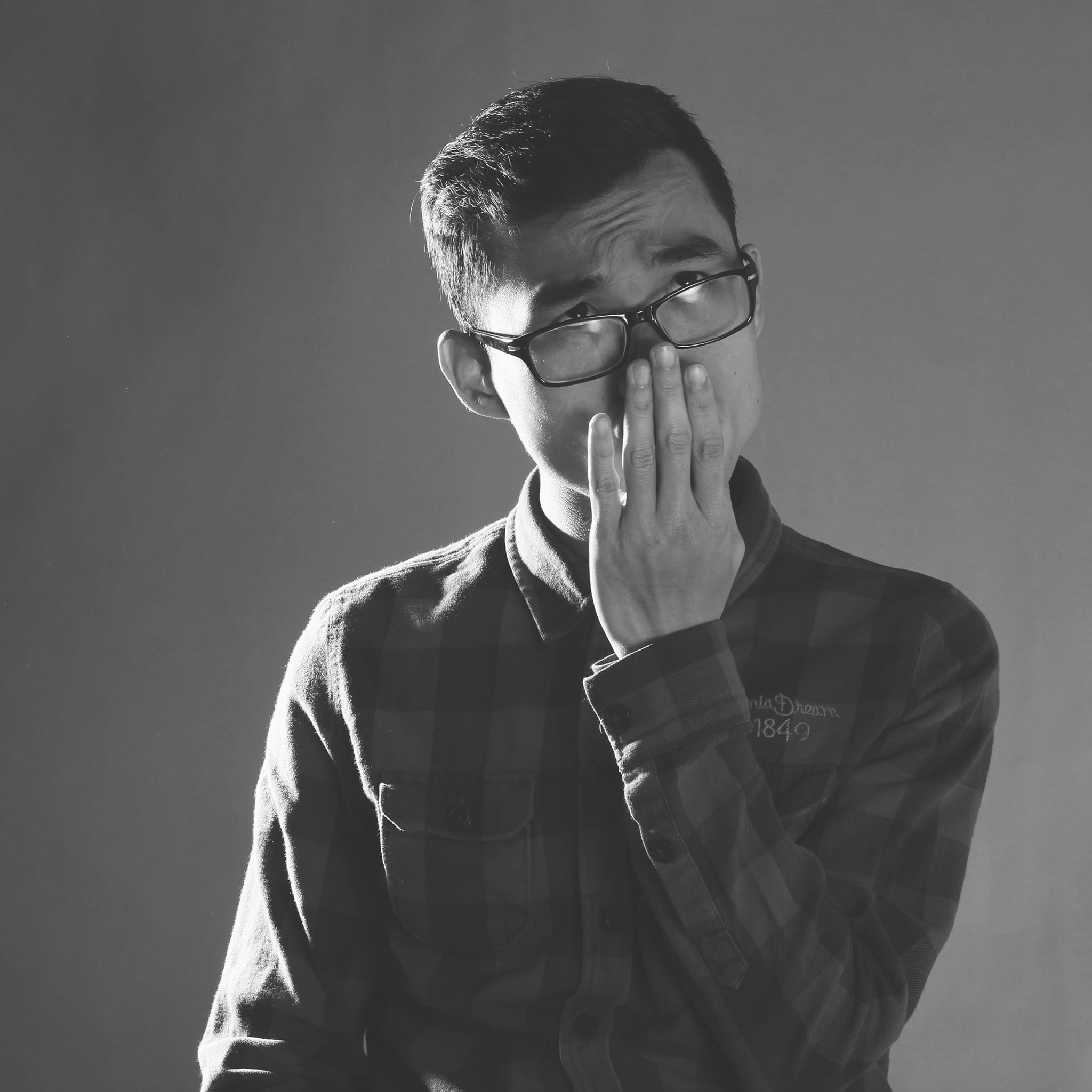 one man only, young men, indoors, black background, gray, mid adult men, black and white, emotion, portrait, eyeglasses, photo, men, glasses, mid adult, Phone HD Wallpaper