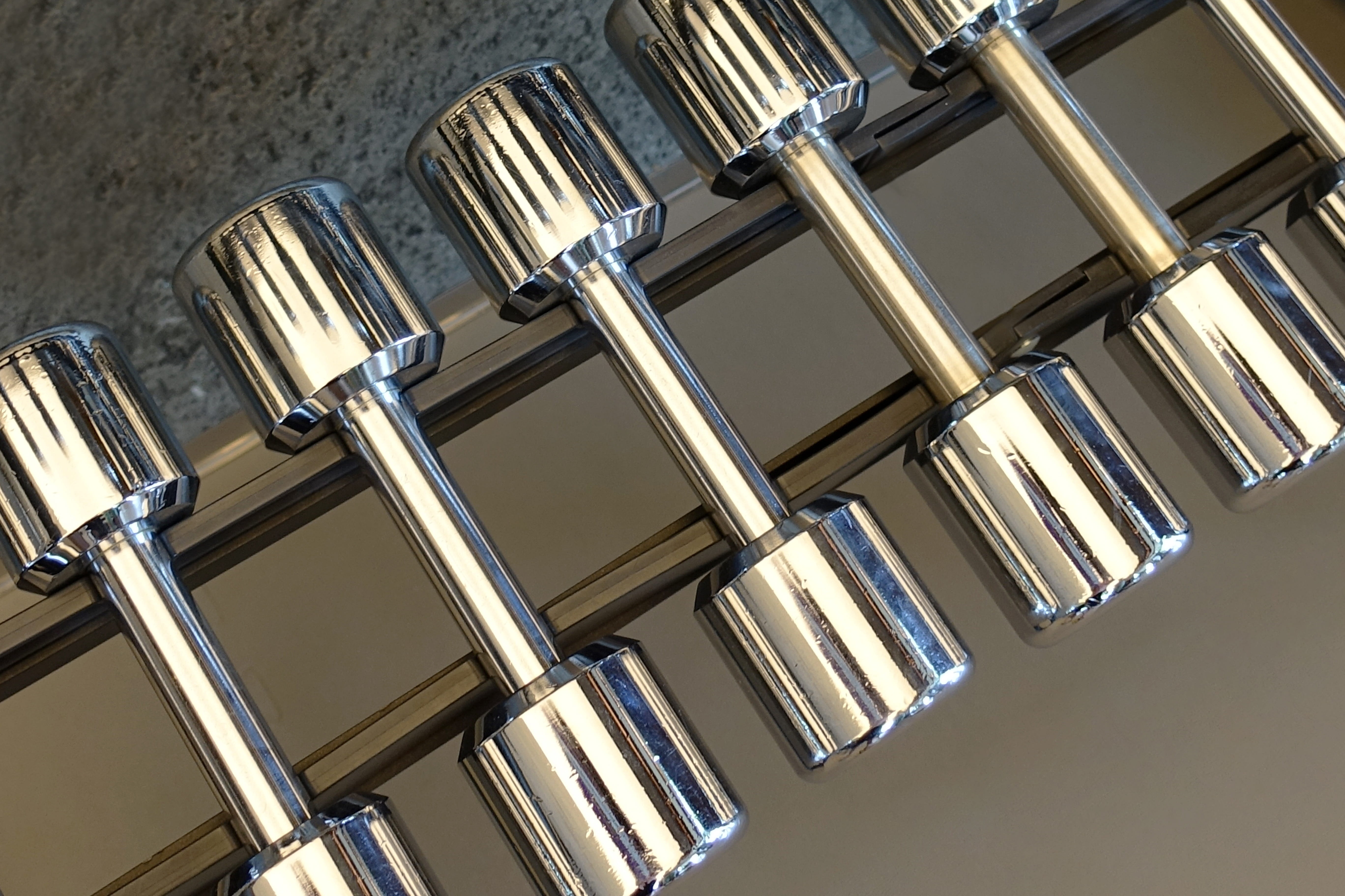 shiny, strength training, 5K, weight, steel, sport, reflection, close-up, fix, force space, still life, fitness studio, stainless, indoors, low angle view, HD Wallpaper