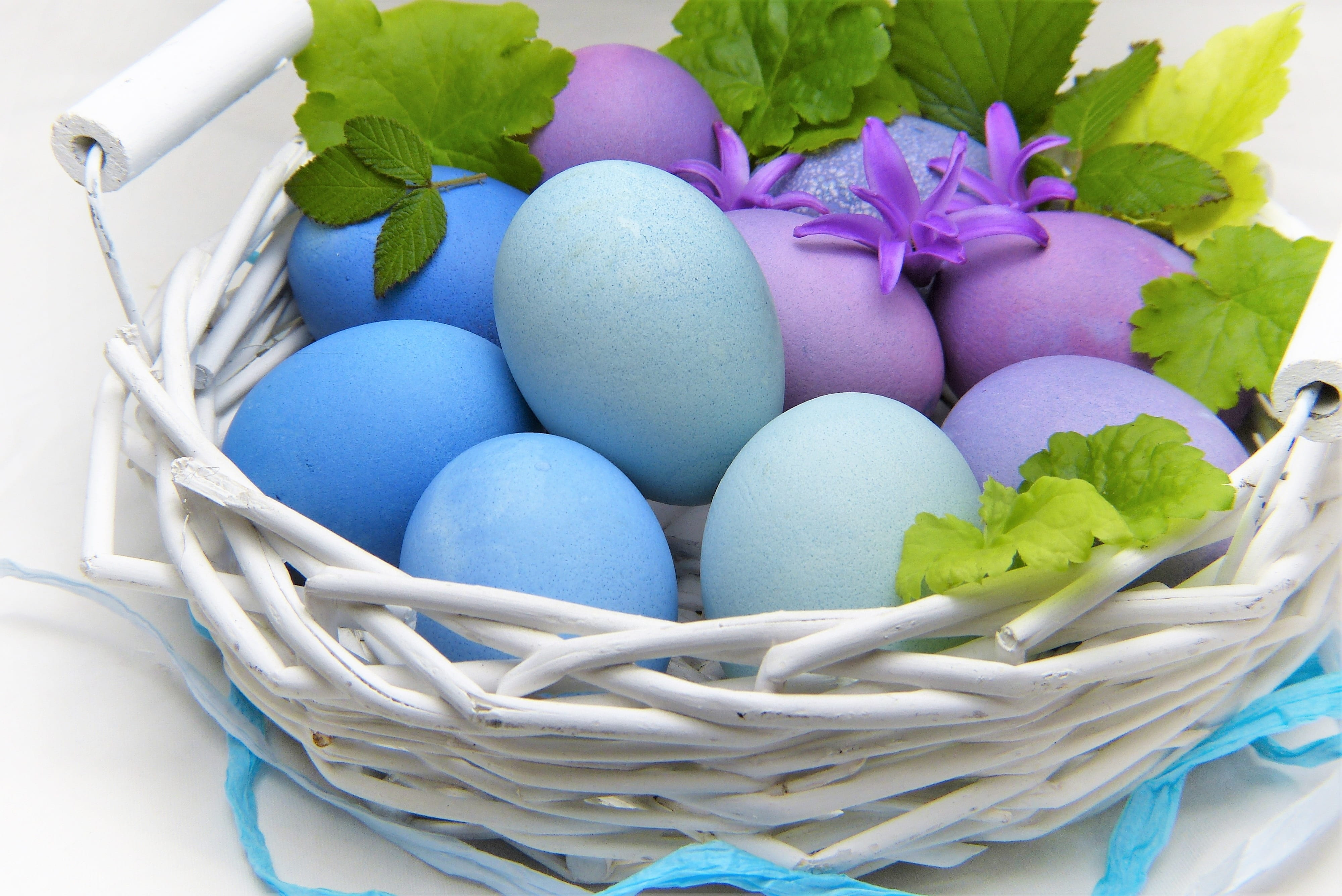 close-up, basket, variation, osterkorb, decorate, brunch, container, self-made, easter holidays, romantic, diabetes, easter, blue, give, food, easter eggs, HD Wallpaper