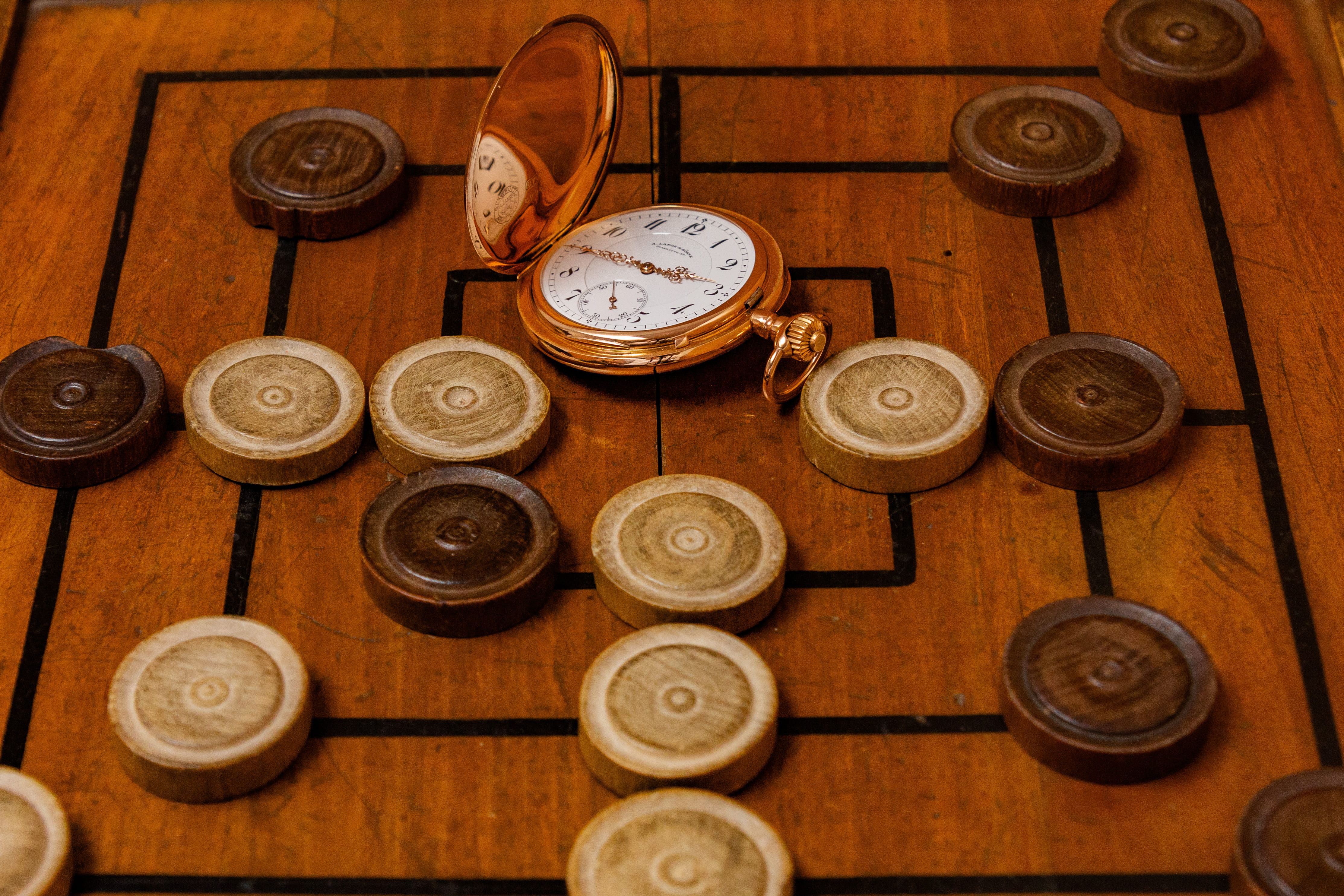 money, alarm clock, bronze, close-up, no people, musical instrument, comparison, gold, still life, gauge, linen, compass, gong, retro styled, clock, wood - material, HD Wallpaper