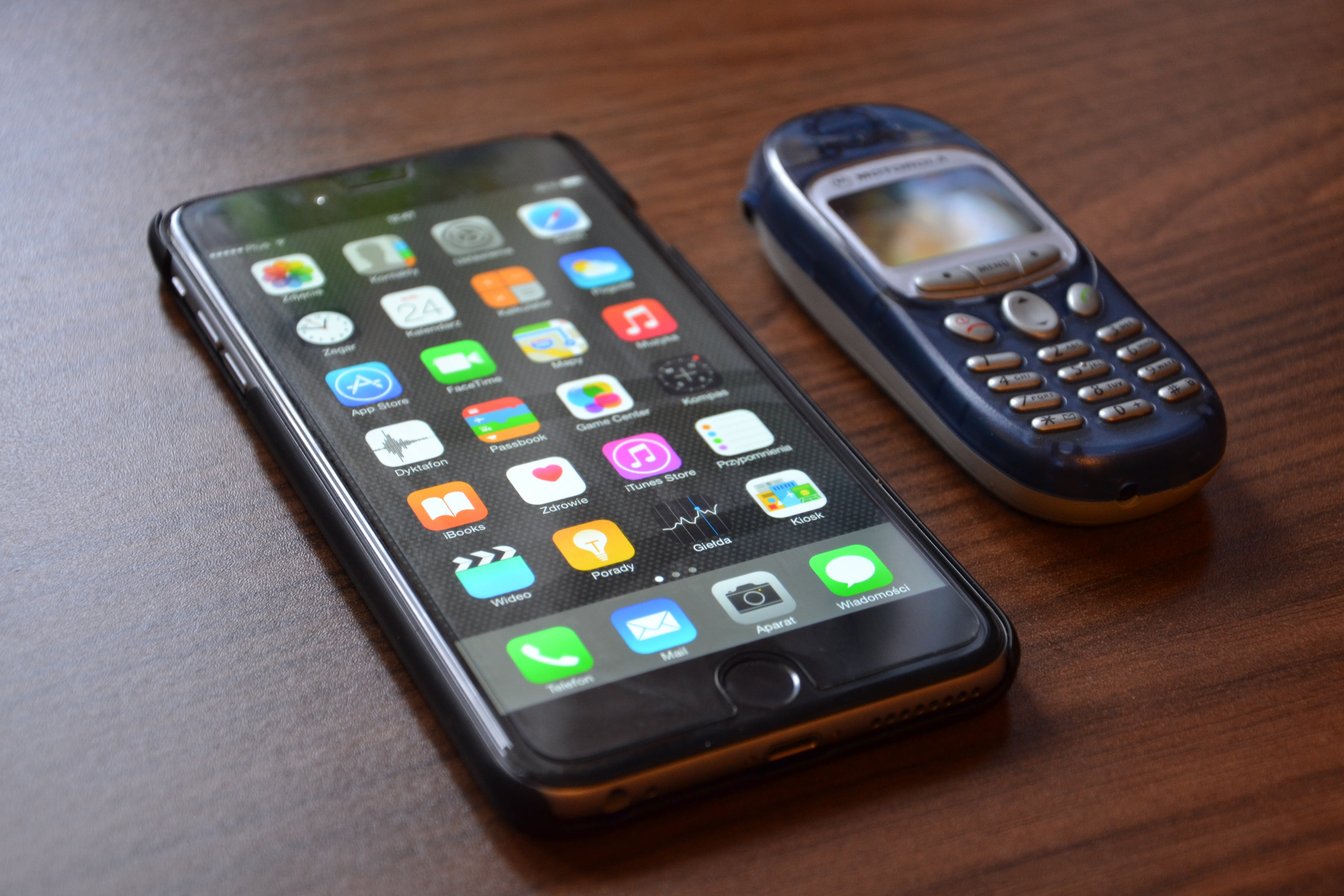 focus on foreground, phone, telephony, black, no people, number, technology, push button, 4K, comparison, iphone 6 plus, tech, close-up, wireless technology, HD Wallpaper