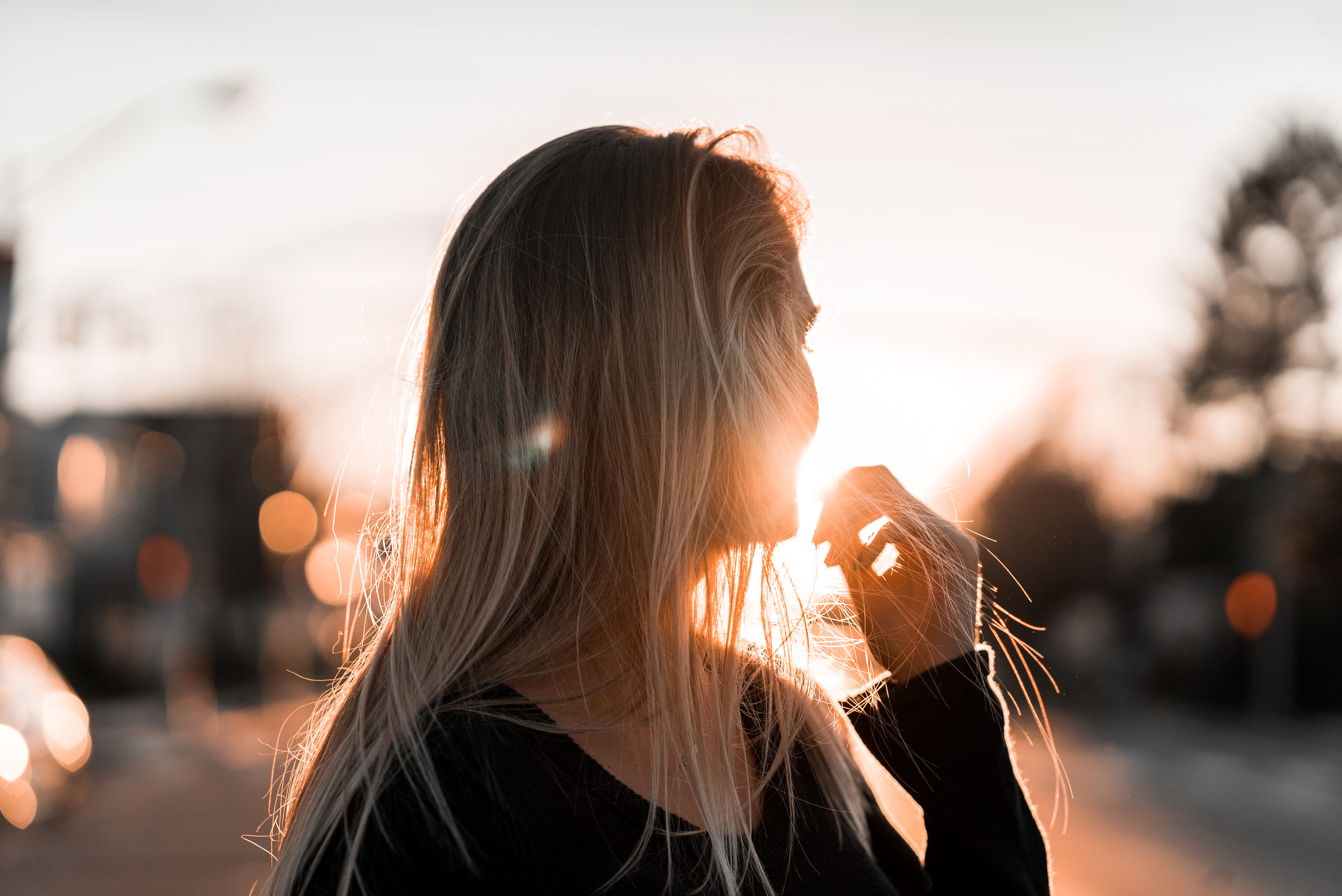 hairstyle, young women, portrait, woman, 4K, blonde, city, sunset, mouth, women, island, touch, glare, bokeh, one person, nature, hand, white, lens flare, HD Wallpaper