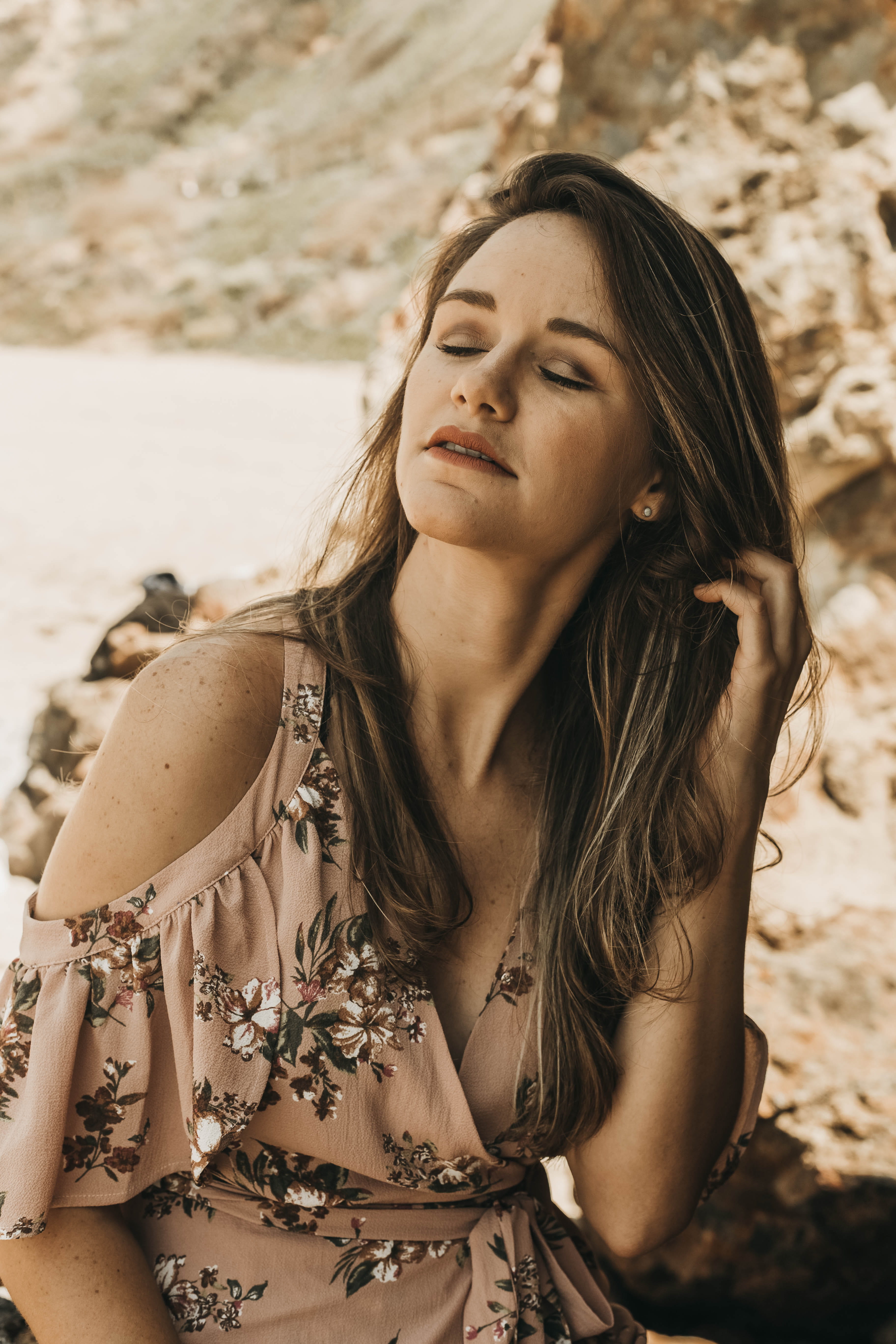 outdoors, person, closing, young adult, blonde, blouse, adverstisment portrait companyshoot summer fun sun beach malibu ocean rocks bathingsuit dress, focus on foreground, Phone HD Wallpaper