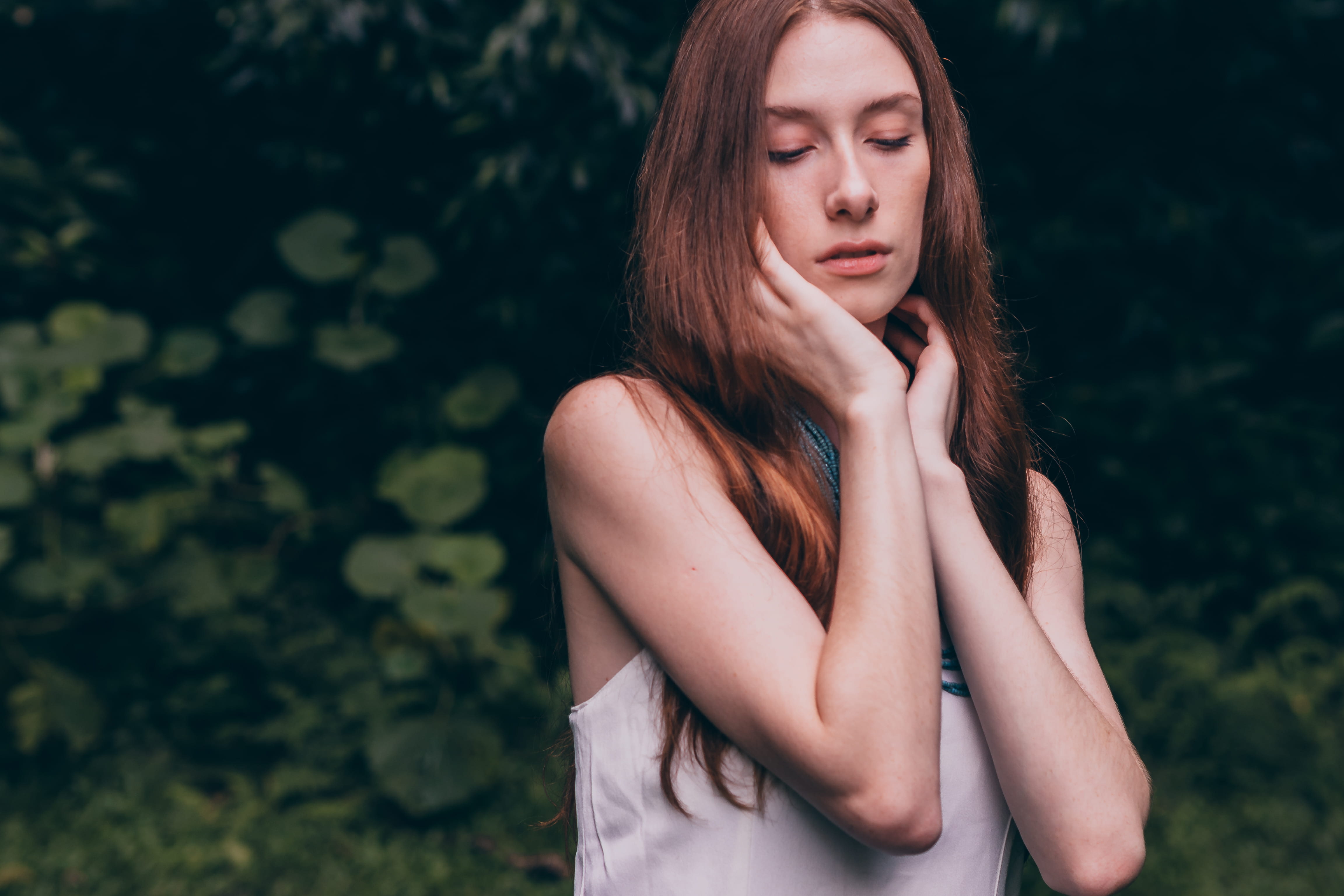 top, attractive, facial expression, leisure activity, standing, tank, women, one person, beautiful, contemplation, pretty, focus on foreground, depth of field, HD Wallpaper