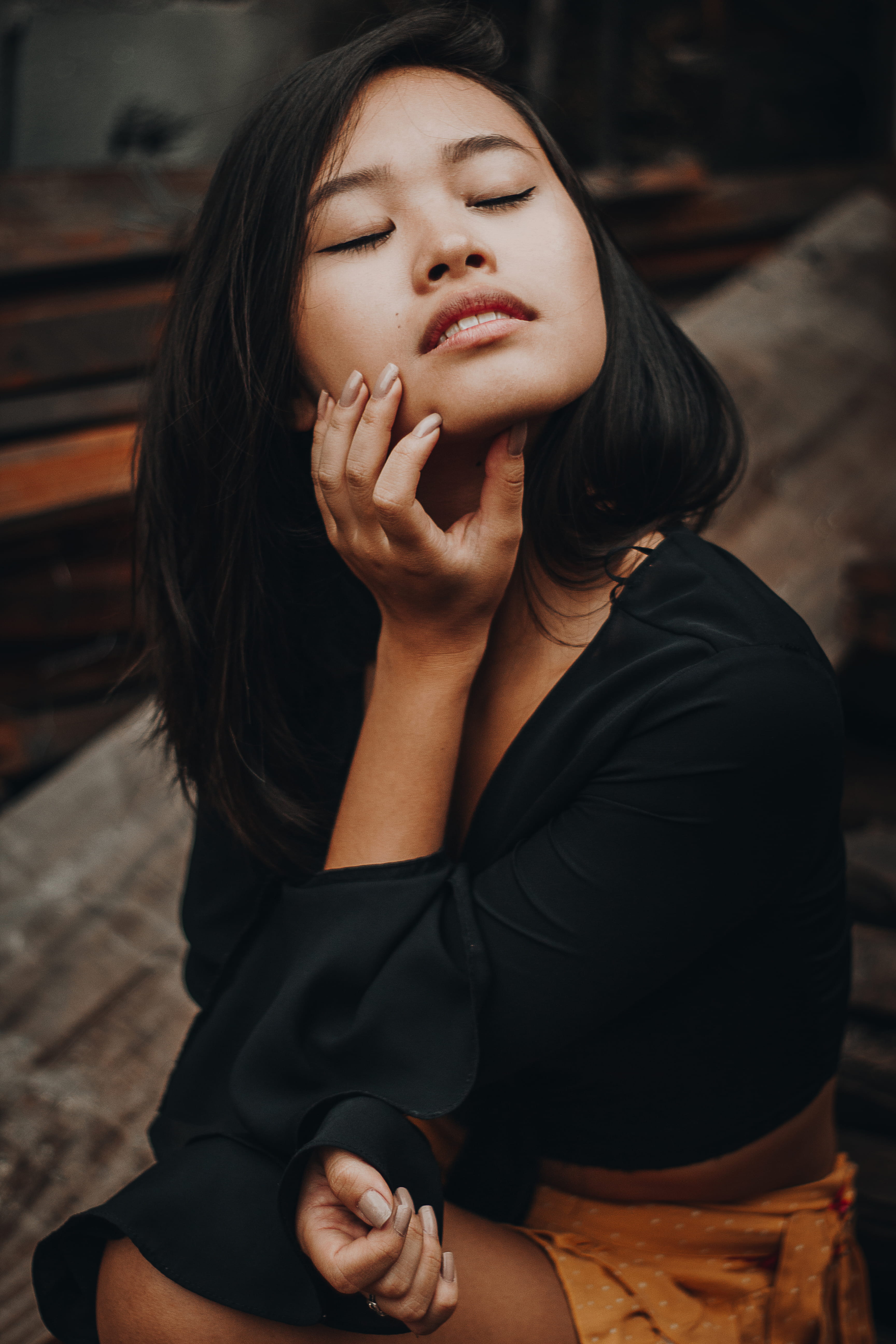 model, girl, young woman, three quarter length, eyes closed, fashionable, hand, lips, fashion, lifestyles, skin, photoshoot, female, pretty, wear, eyes, Phone HD Wallpaper
