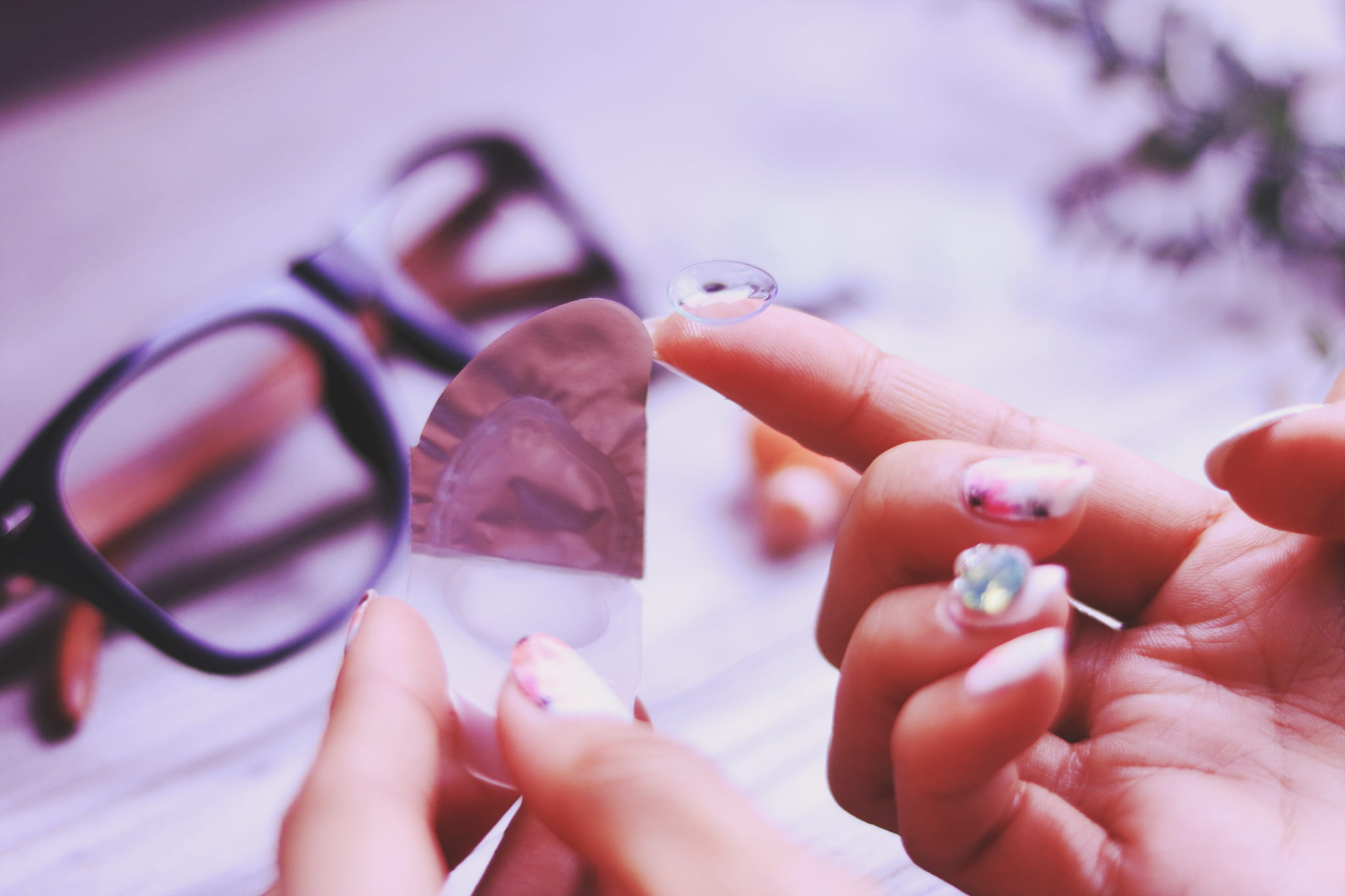 body part, focus on foreground, real people, contact lens, close-up, manicure, contact, day, fingernail, adult, personal perspective, nail art, human Hand, HD Wallpaper