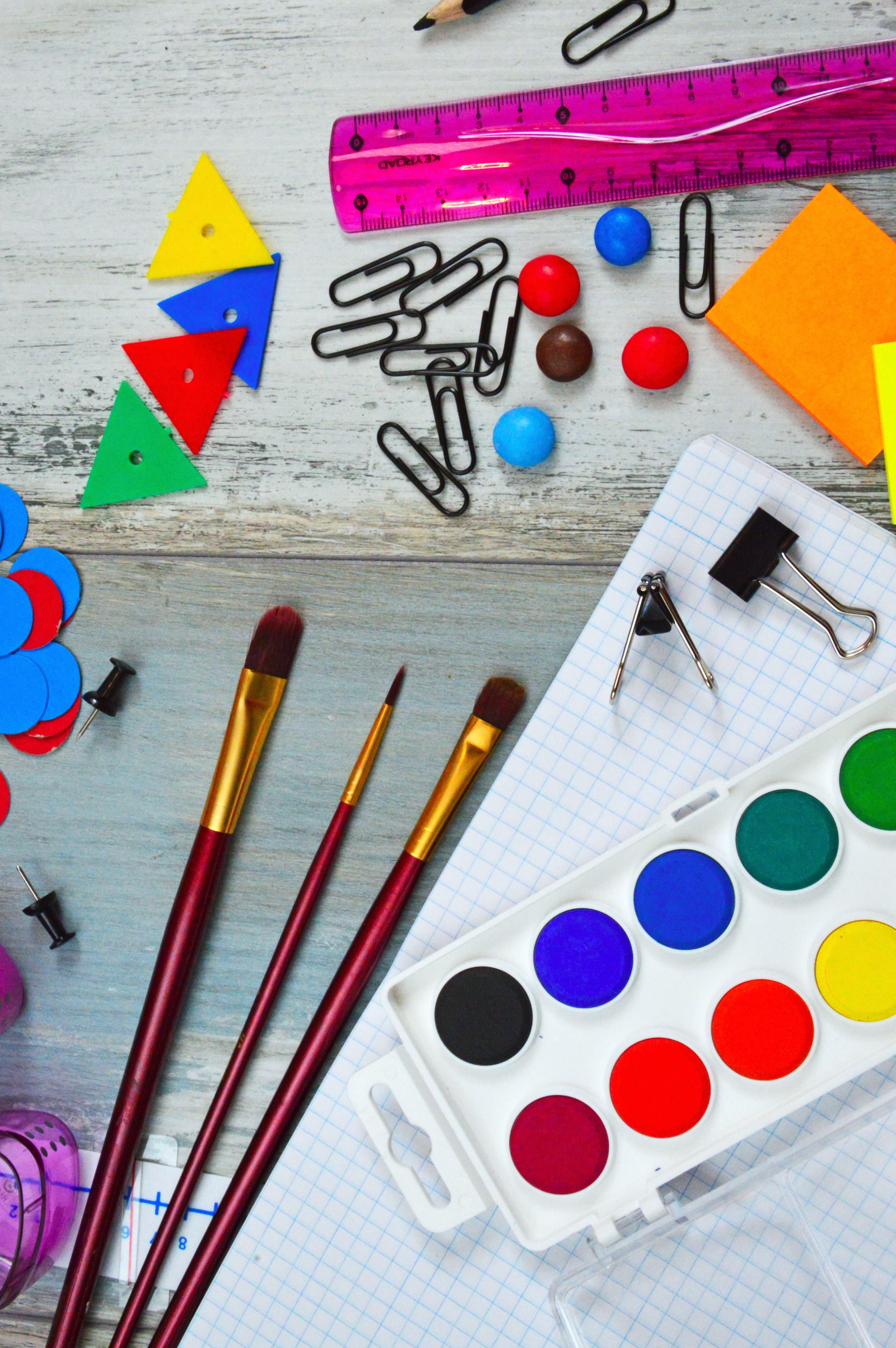 choice, crayon, writing instrument, paint, 5K, scissors, craft, pencils, learning, no people, multi colored, variation, paintbrush, still life, watercolor paints, Phone HD Wallpaper