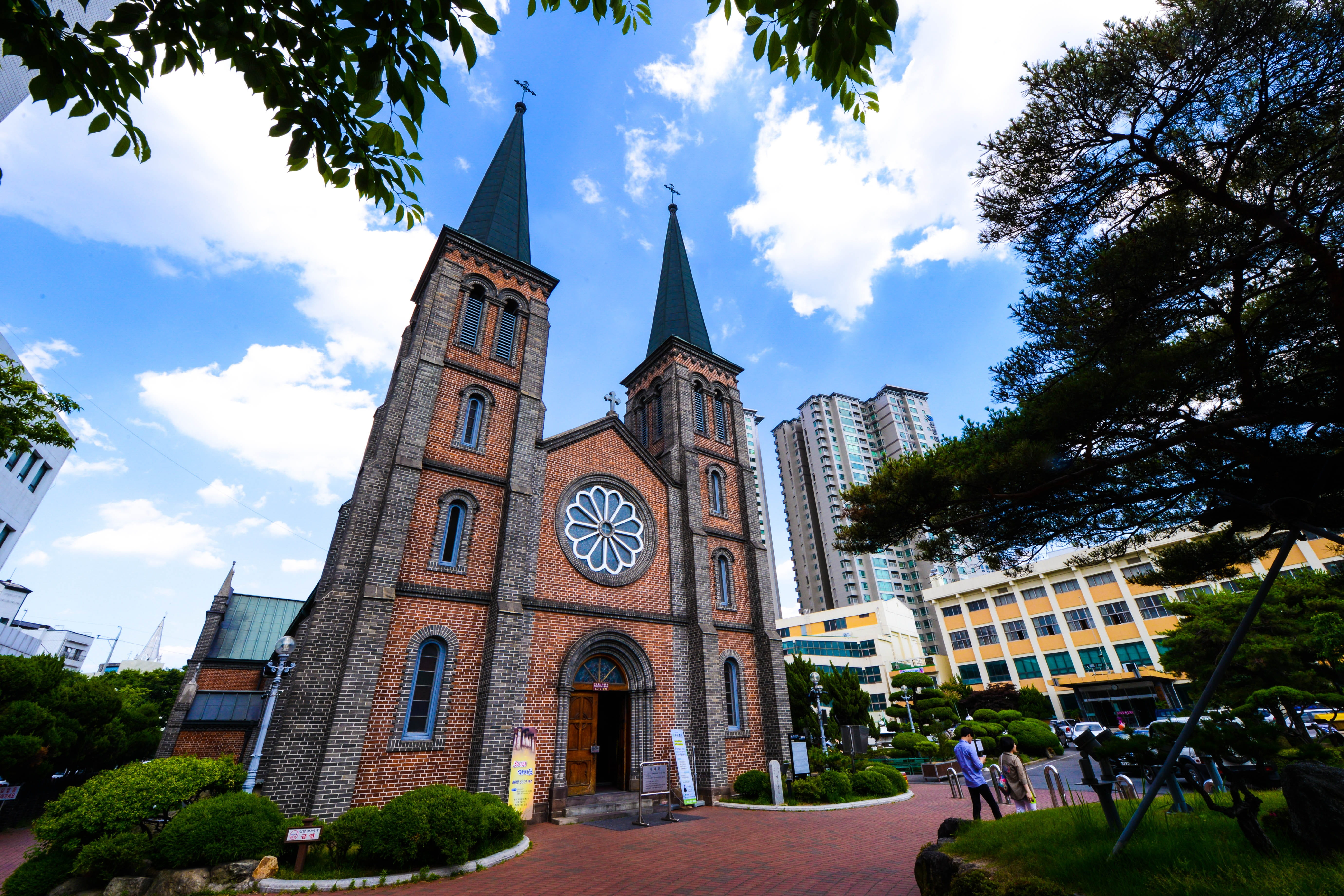 spire, architecture, incidental people, cloud - sky, outdoors, religion, nature, city, tree, apartments on star, tall - high, spirituality, day, daegu, HD Wallpaper