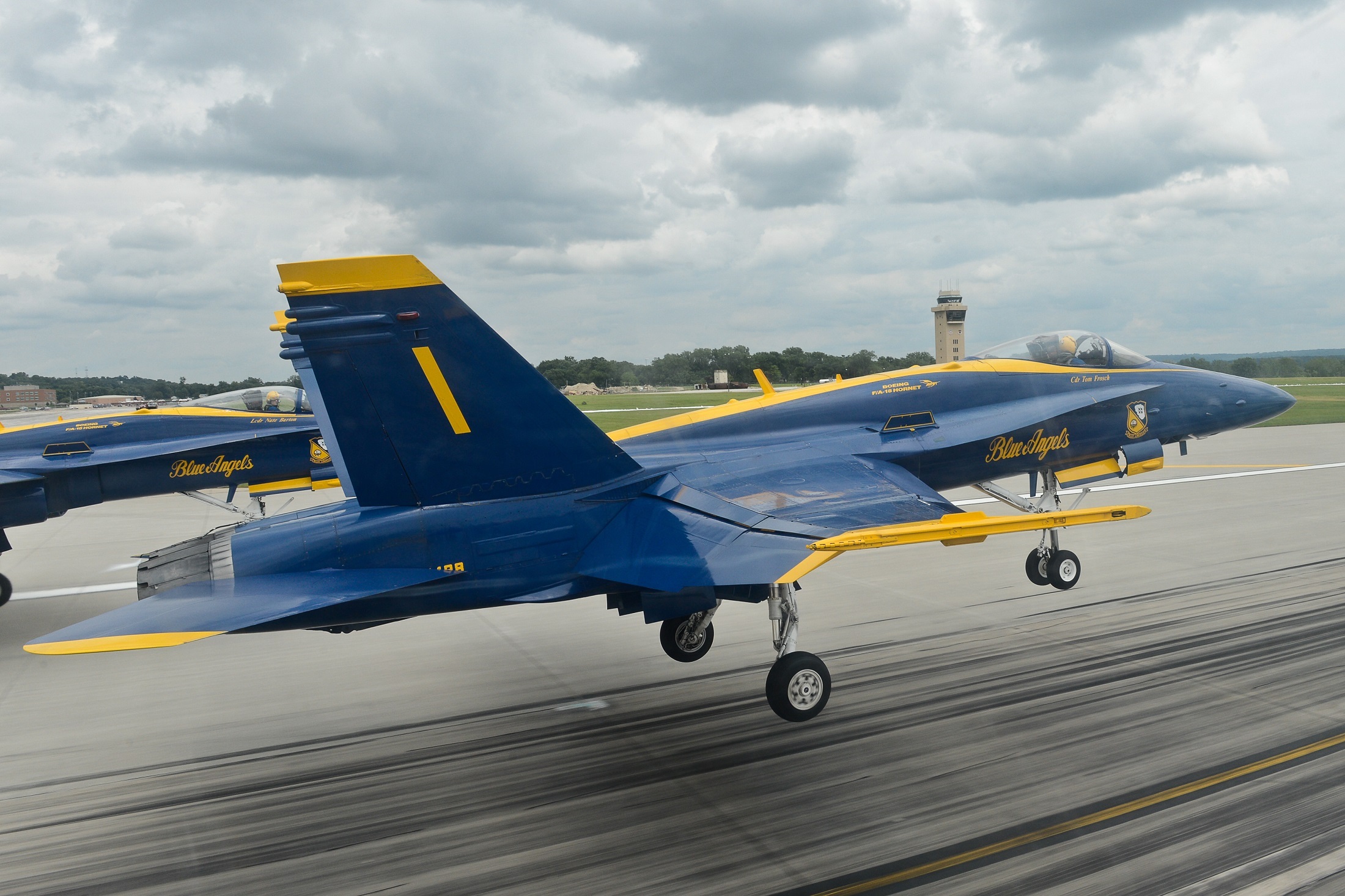 no people, precision, military, fighters, air vehicle, aerospace industry, yellow, airport runway, aircraft, demonstration, sky, show, transportation, commercial airplane, HD Wallpaper
